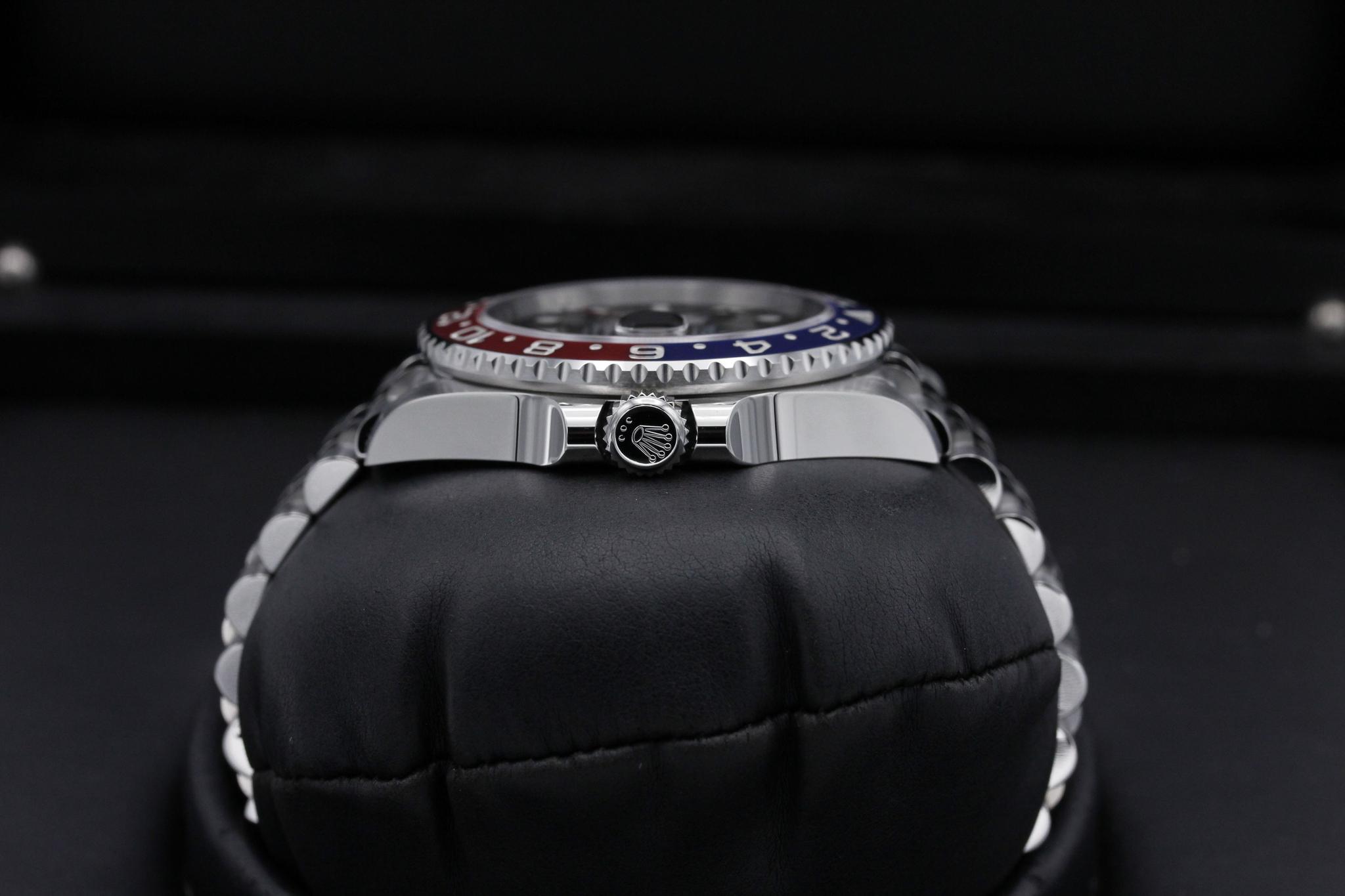 Watch Image 3