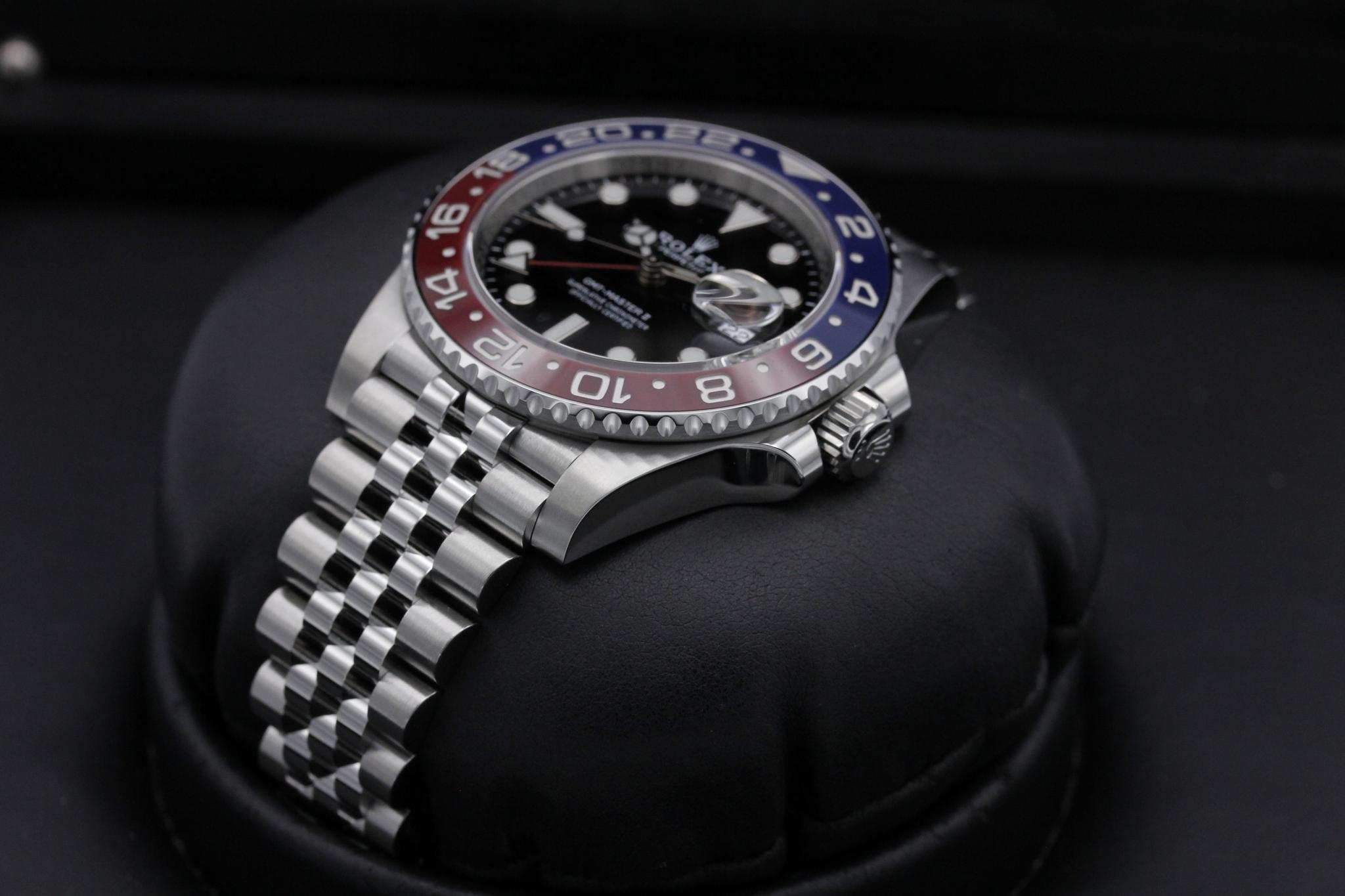 Watch Image 2