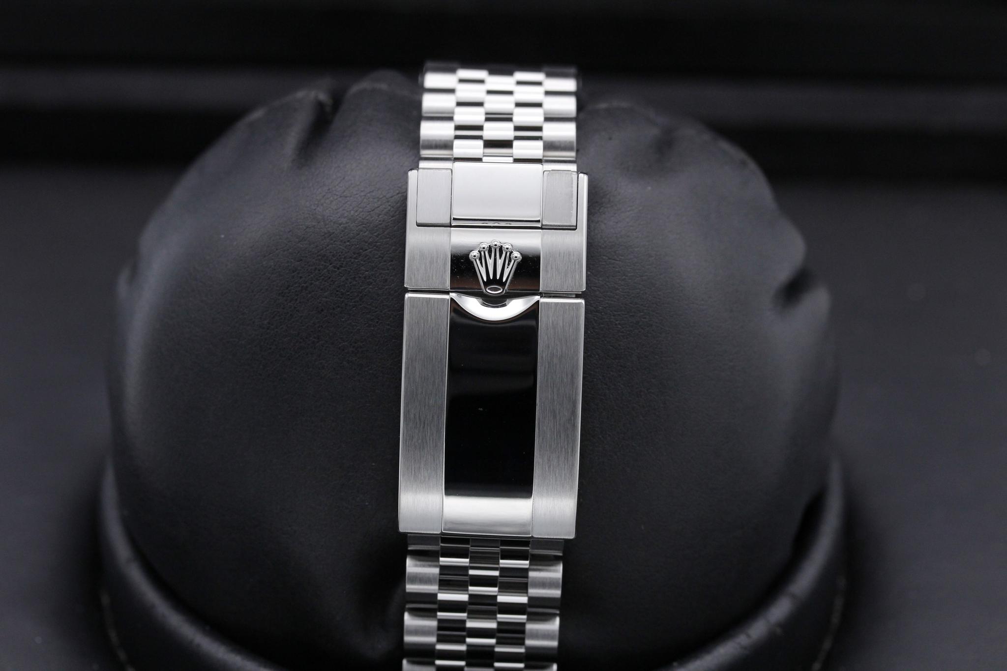 Watch Image 7