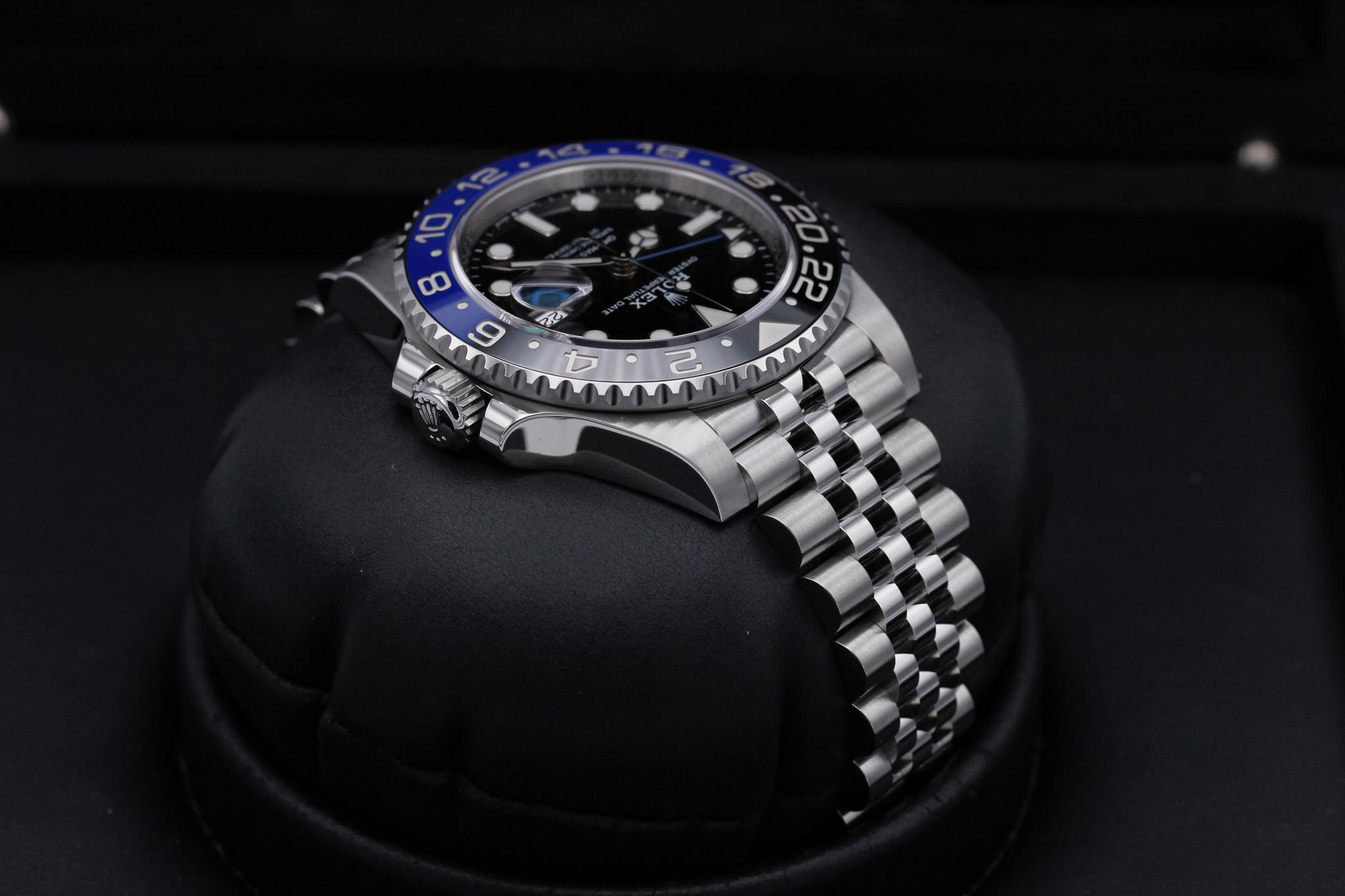 Watch Image 4