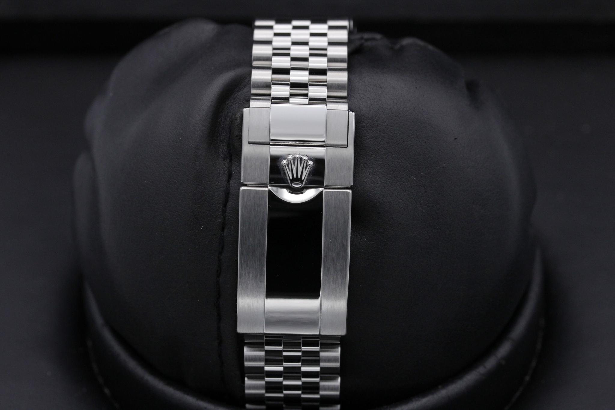 Watch Image 7