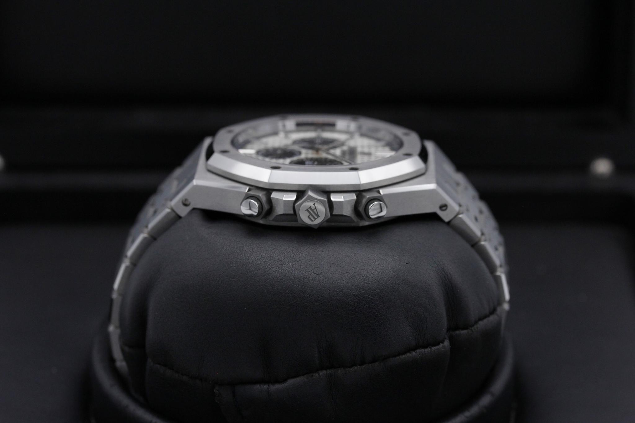 Watch Image 3