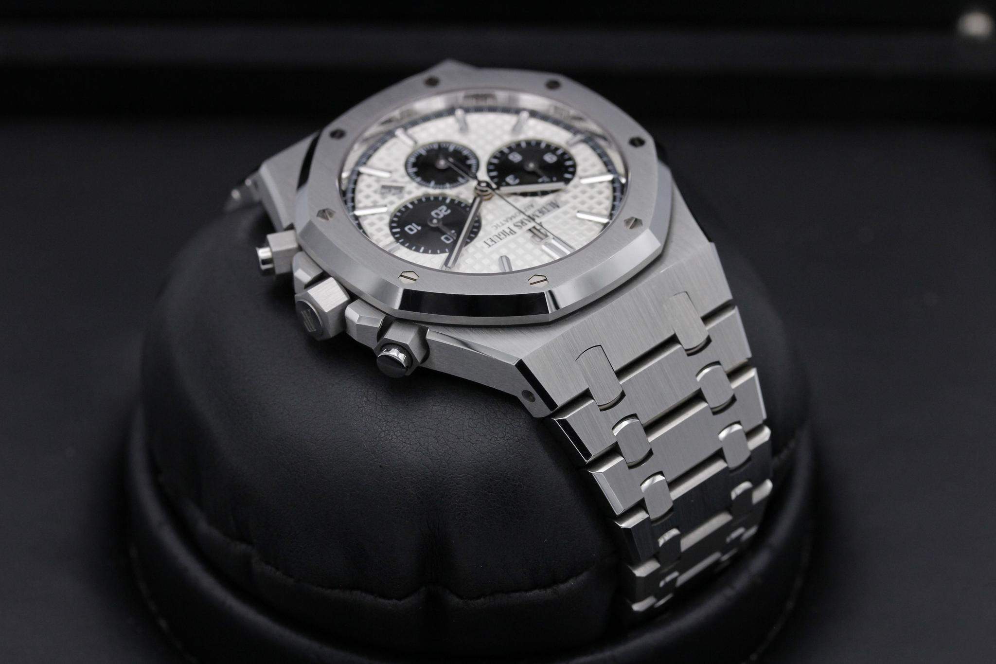 Watch Image 4