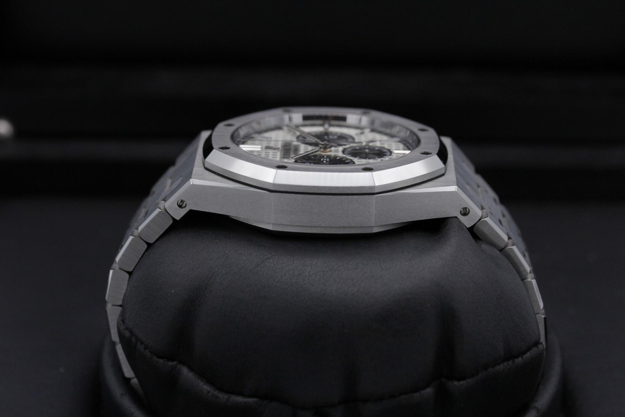 Watch Image 6