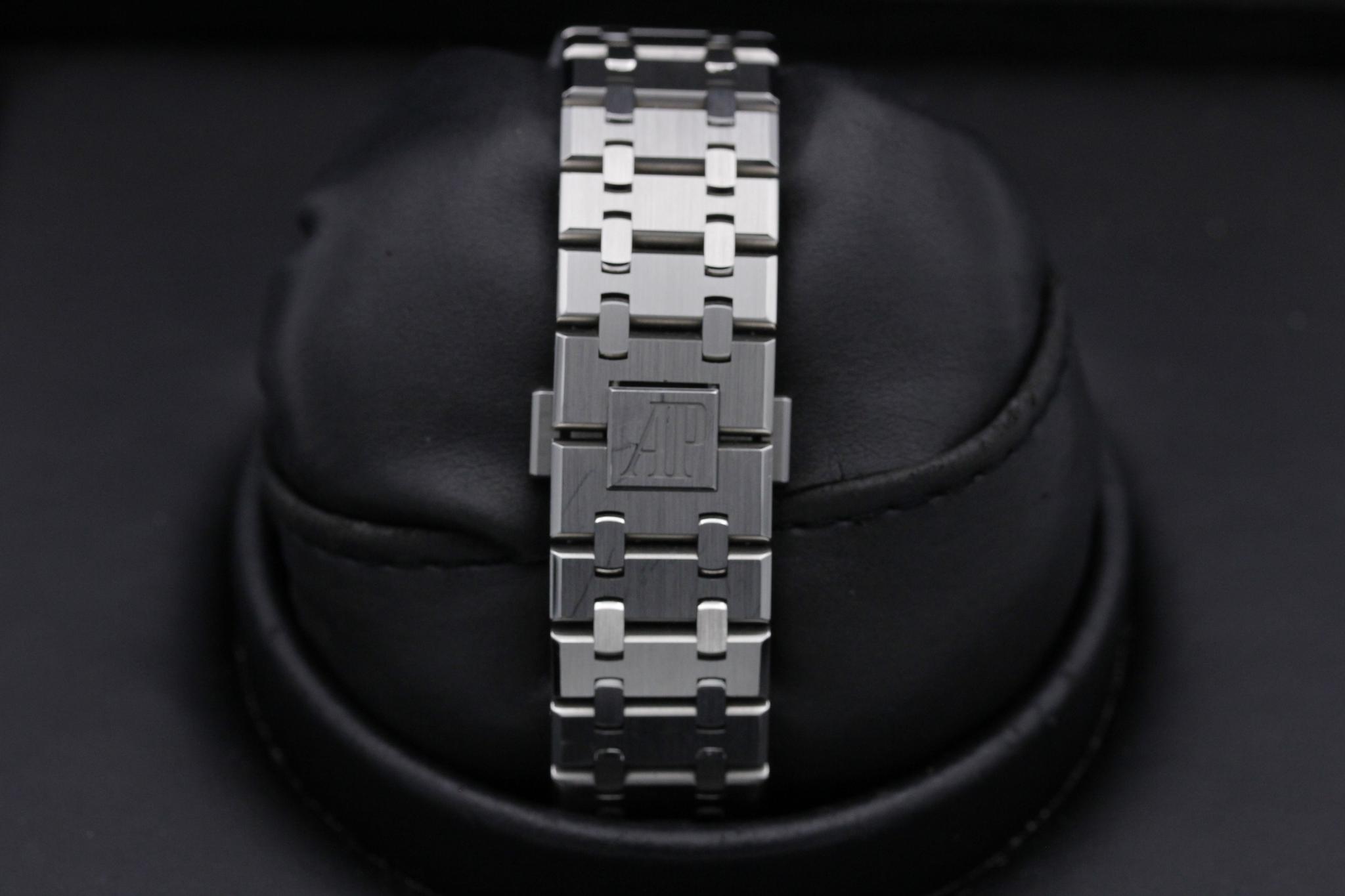 Watch Image 10