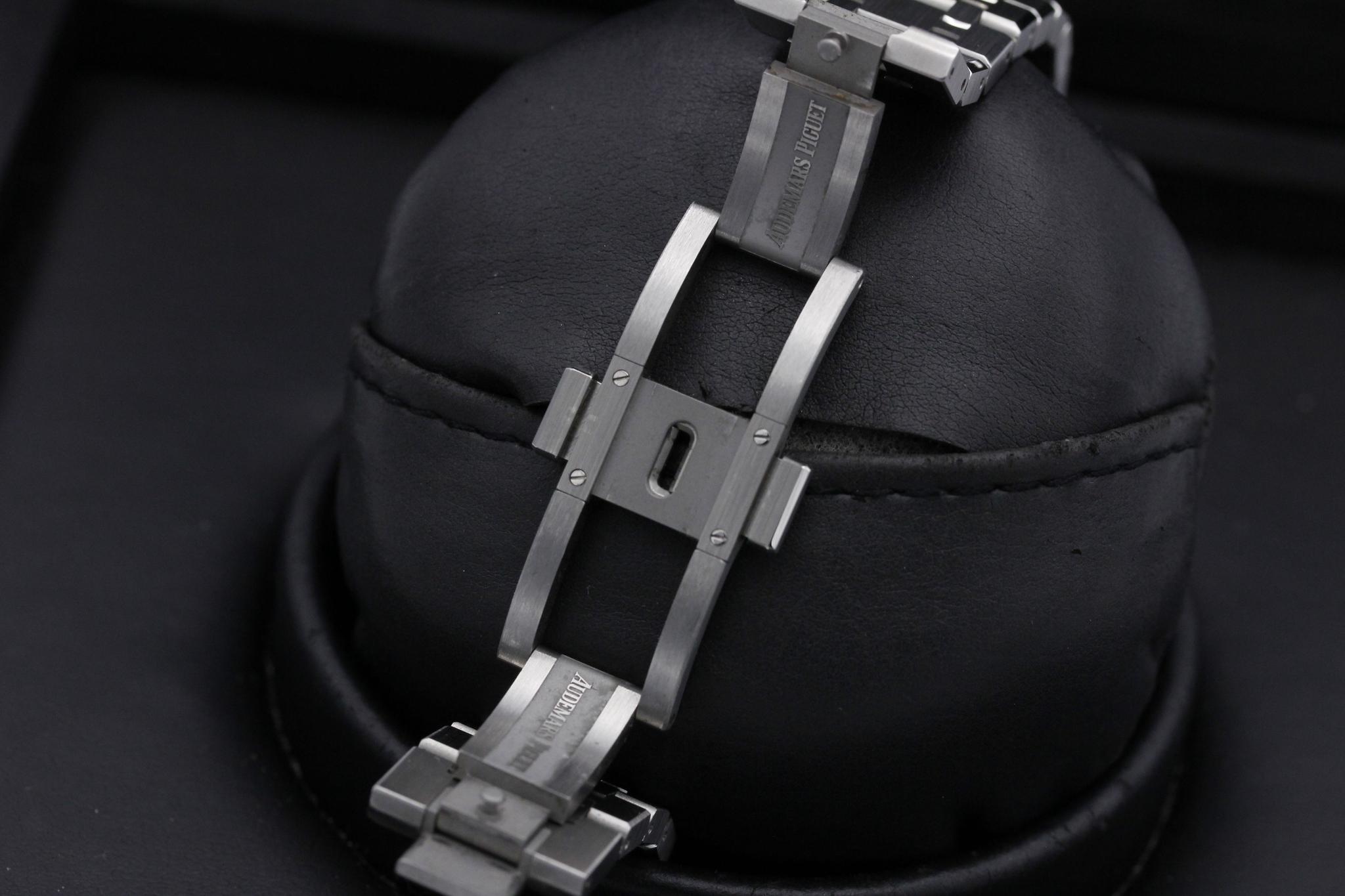 Watch Image 9