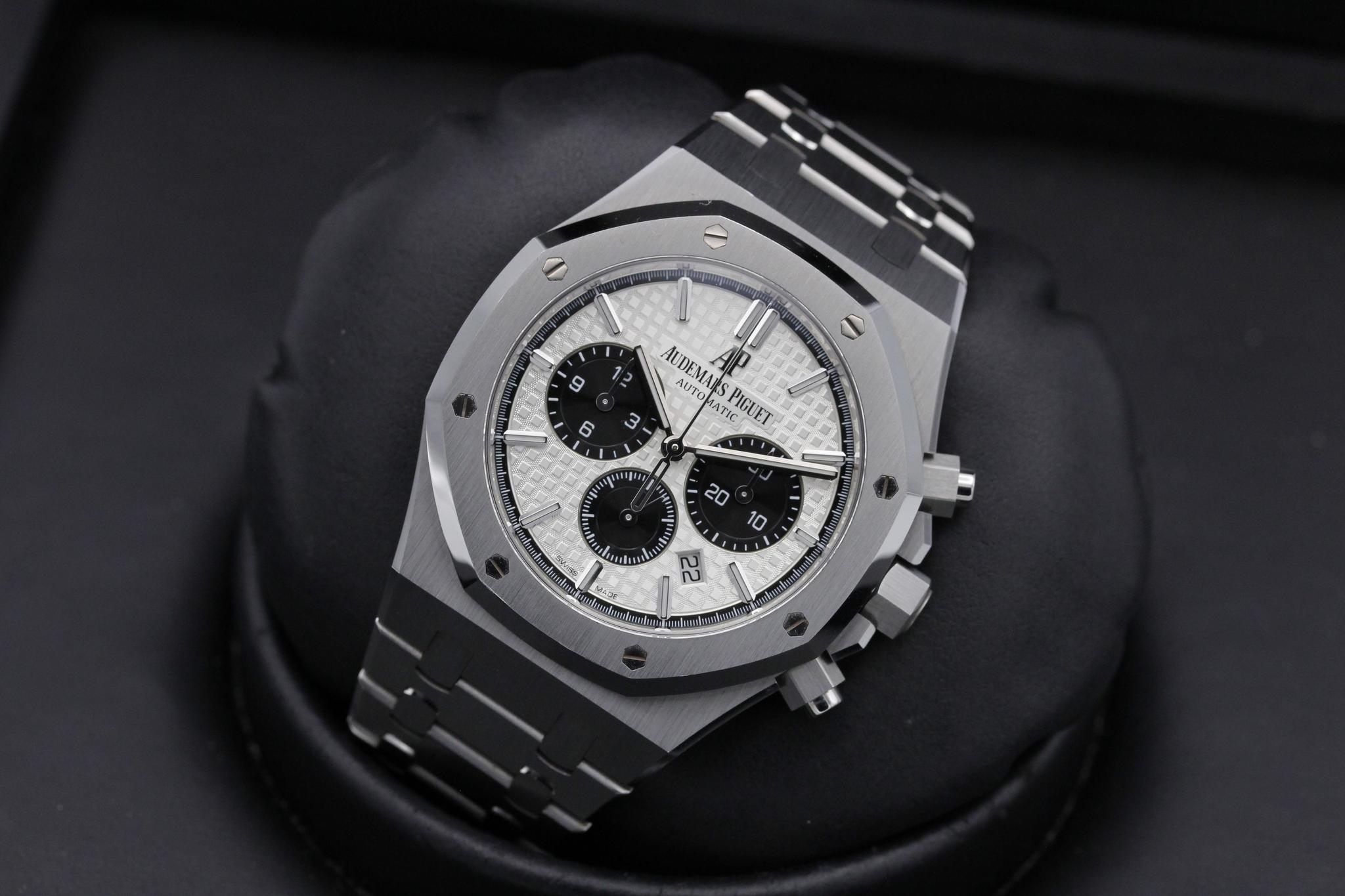 Watch Image 11
