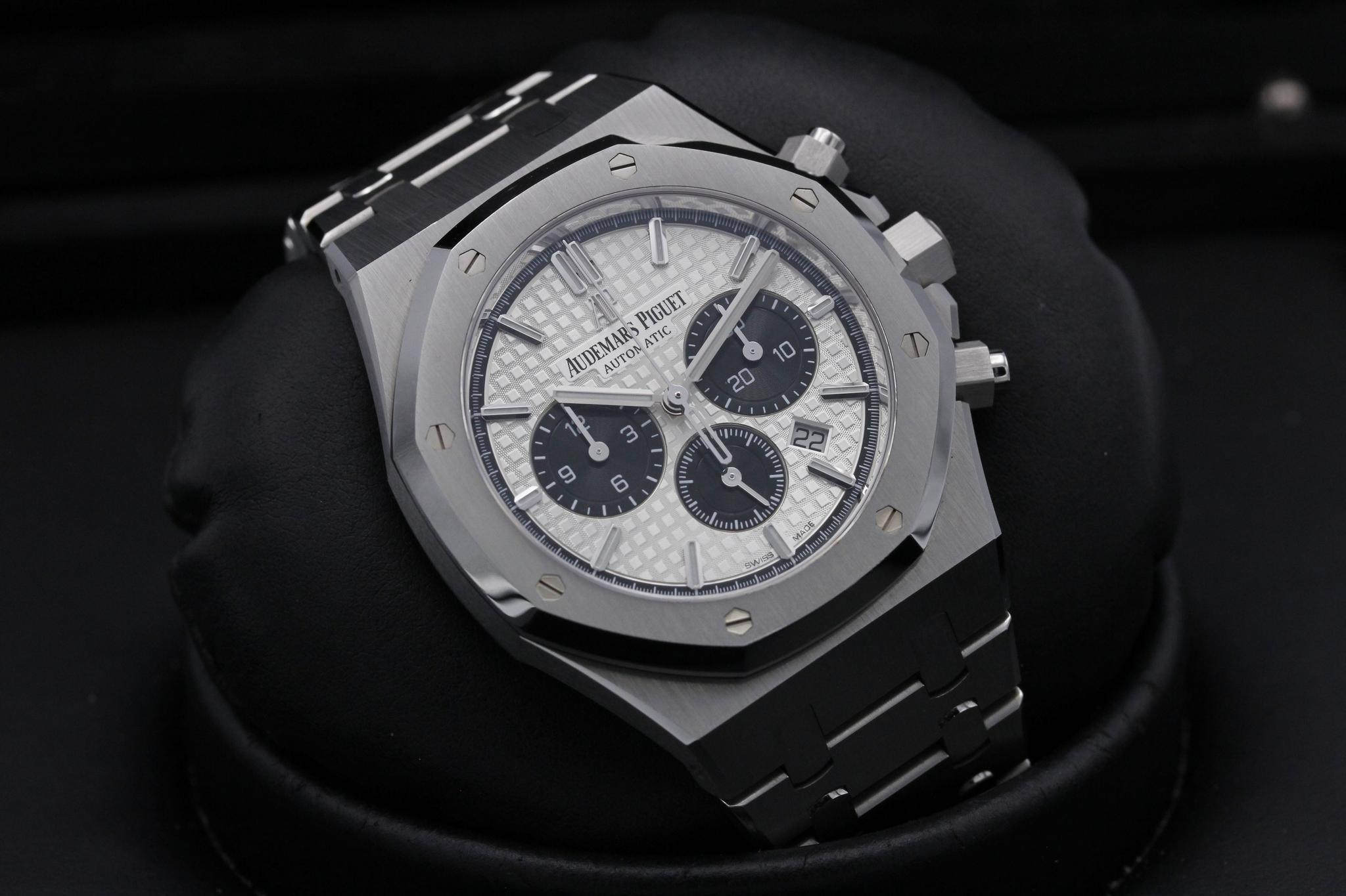 Watch Image 12