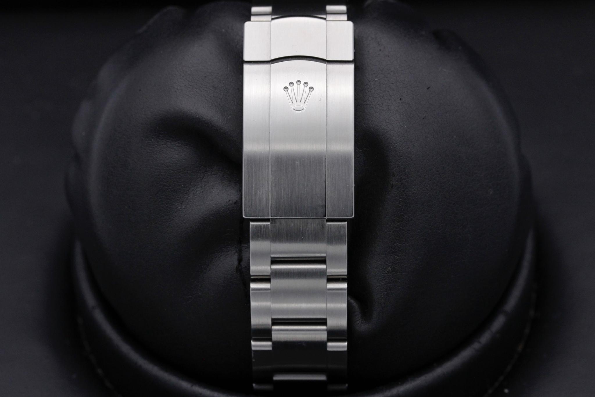 Watch Image 8