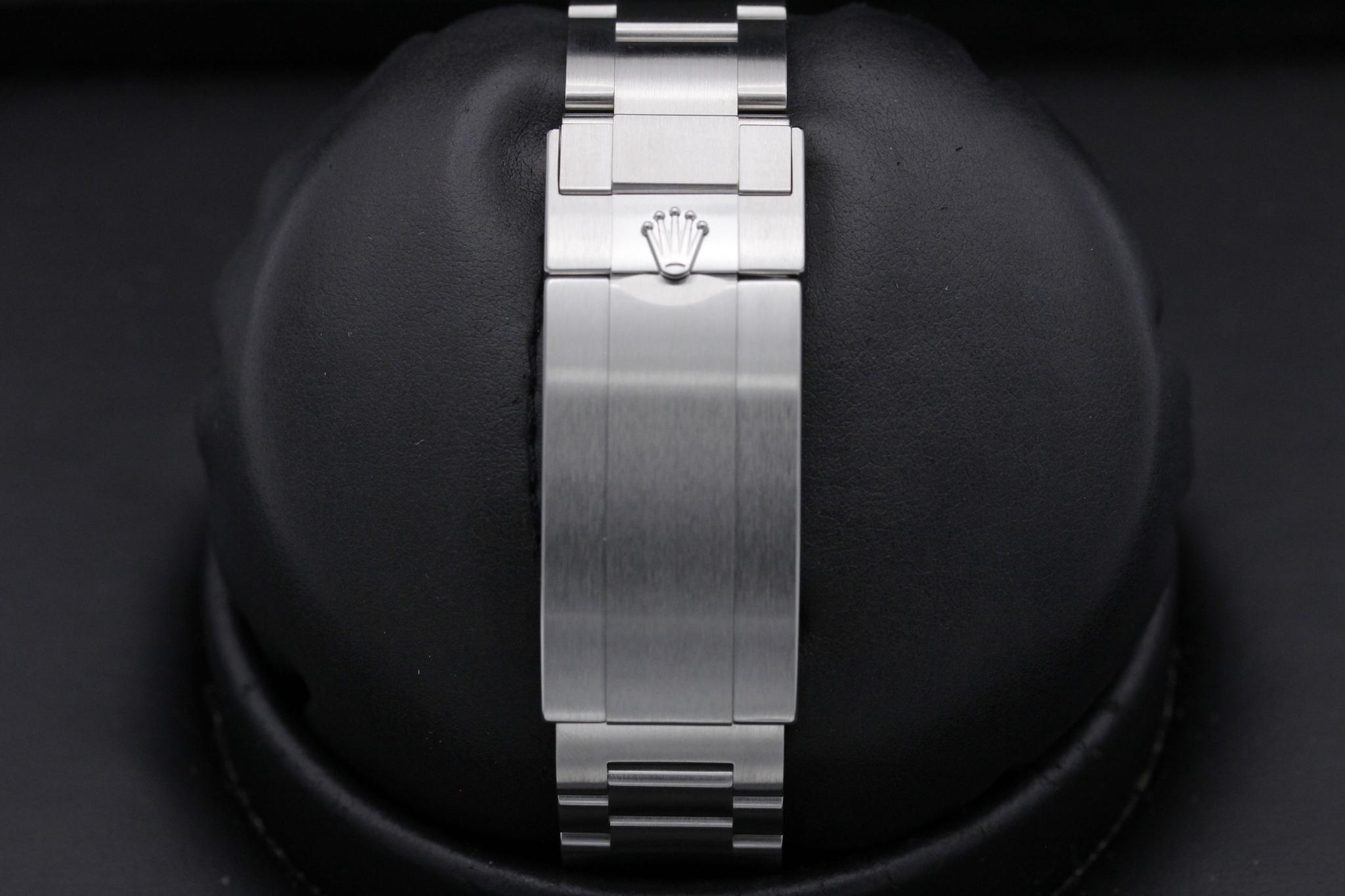 Watch Image 8