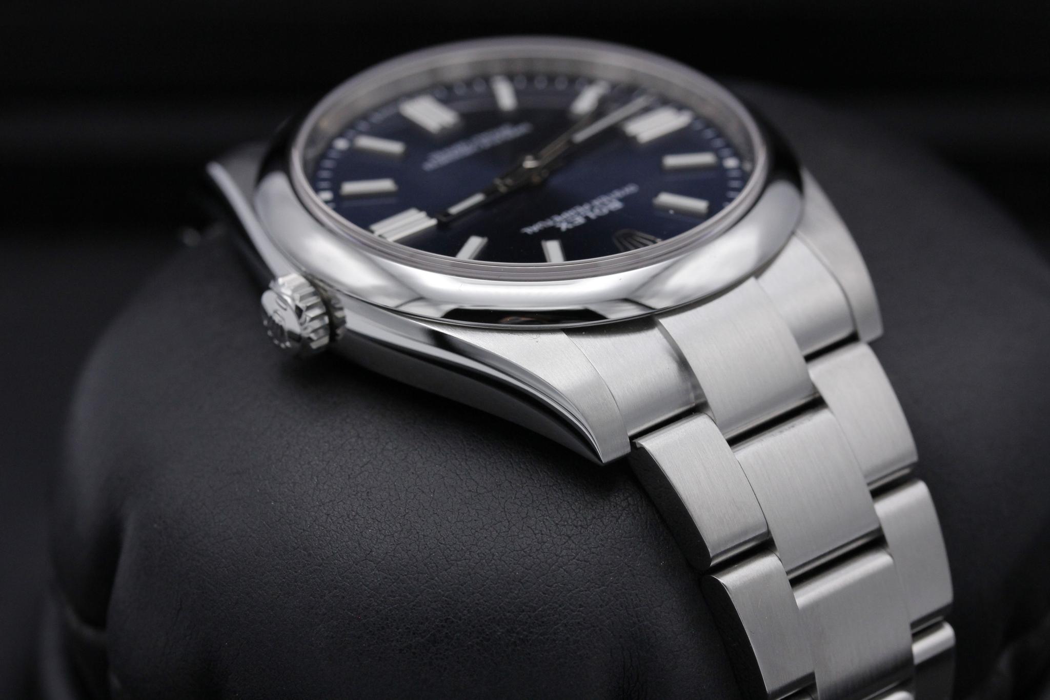 Watch Image 4