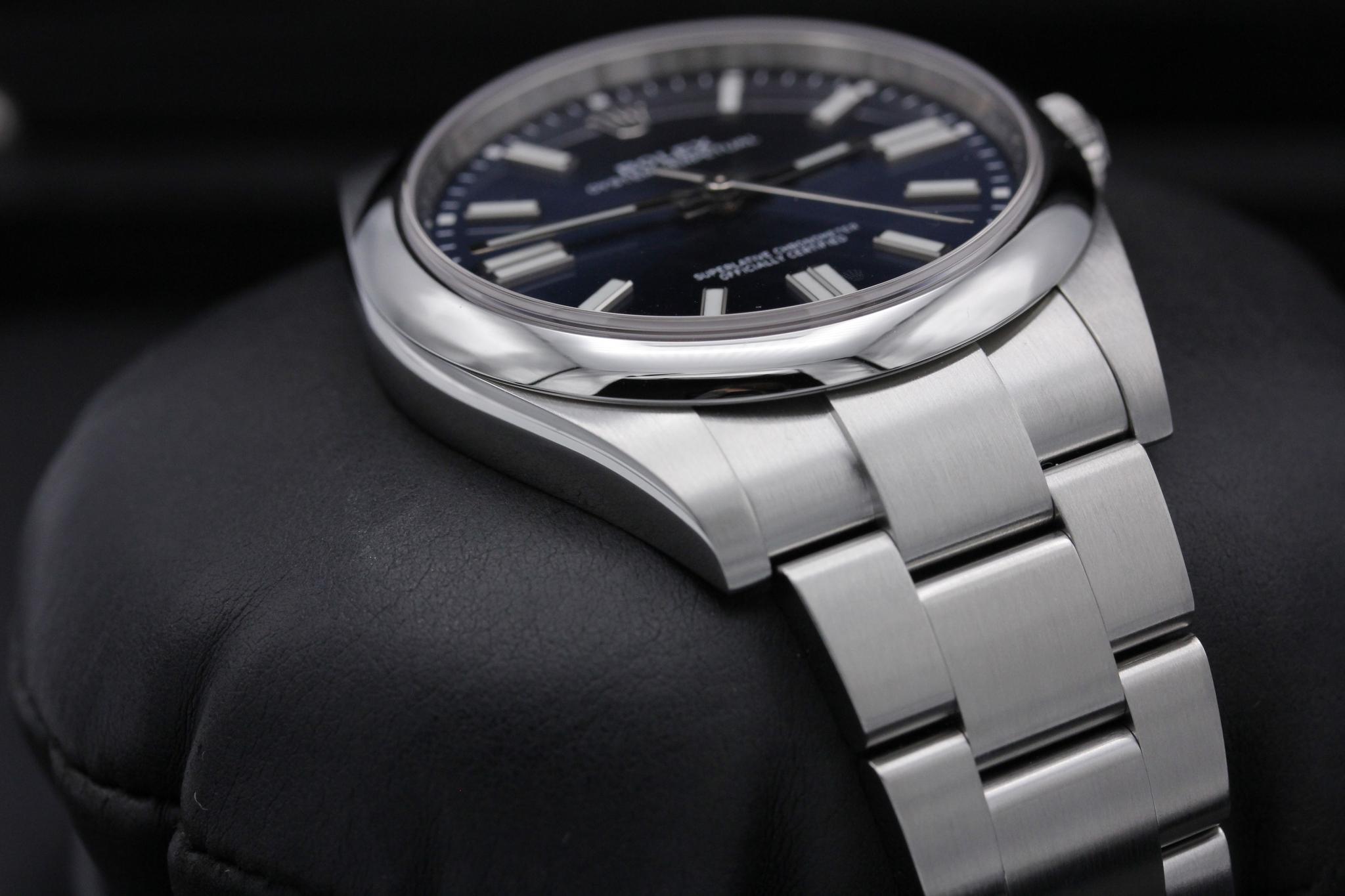 Watch Image 6