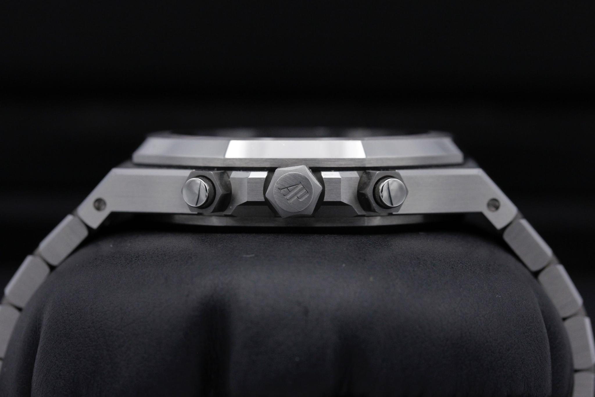 Watch Image 3