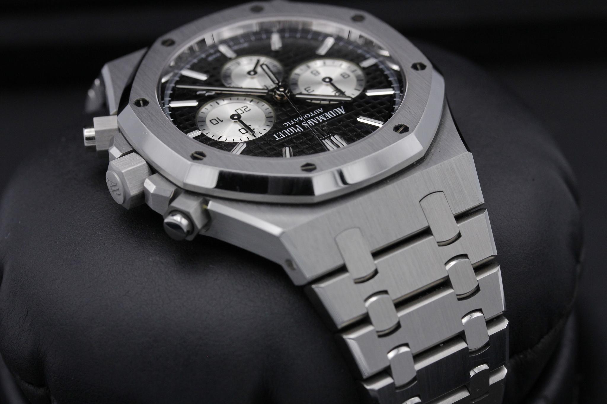 Watch Image 4