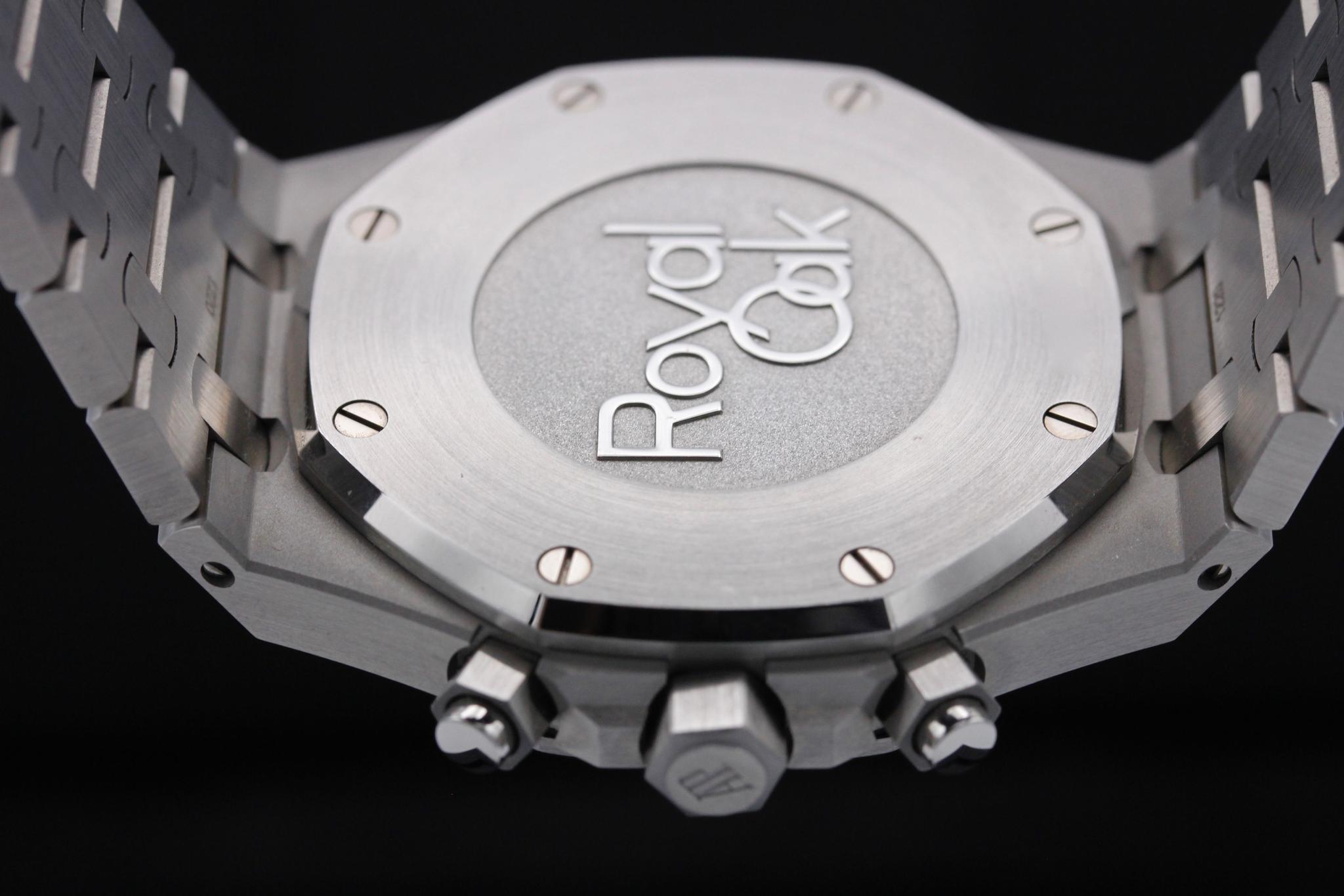 Watch Image 7