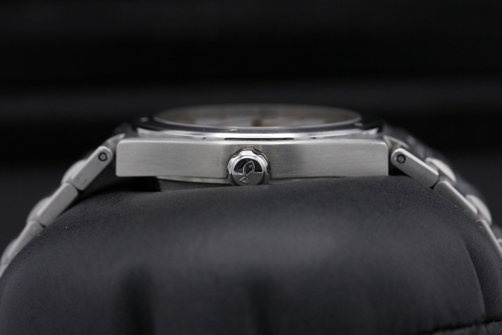 Watch Image 4