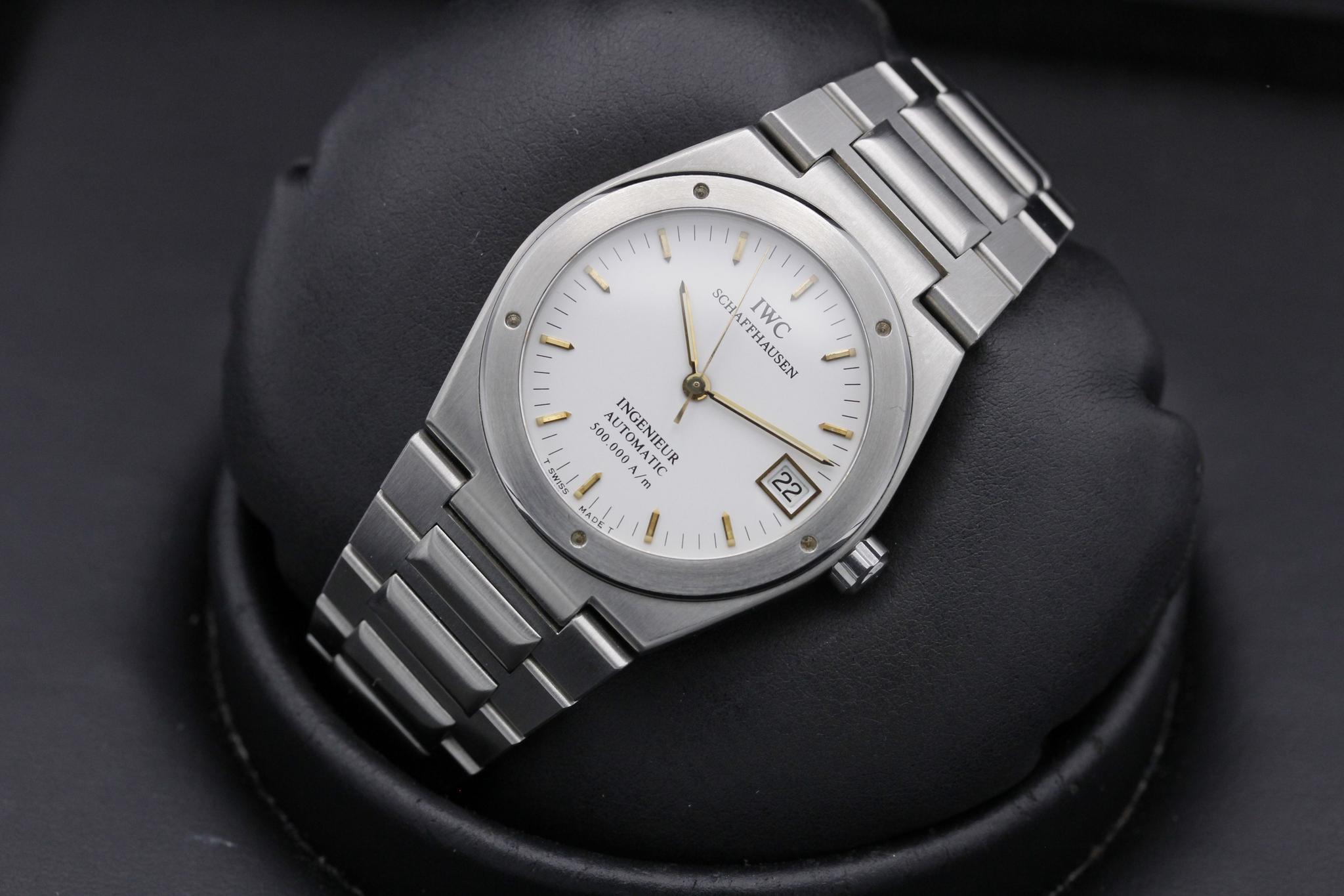 Watch Image 12