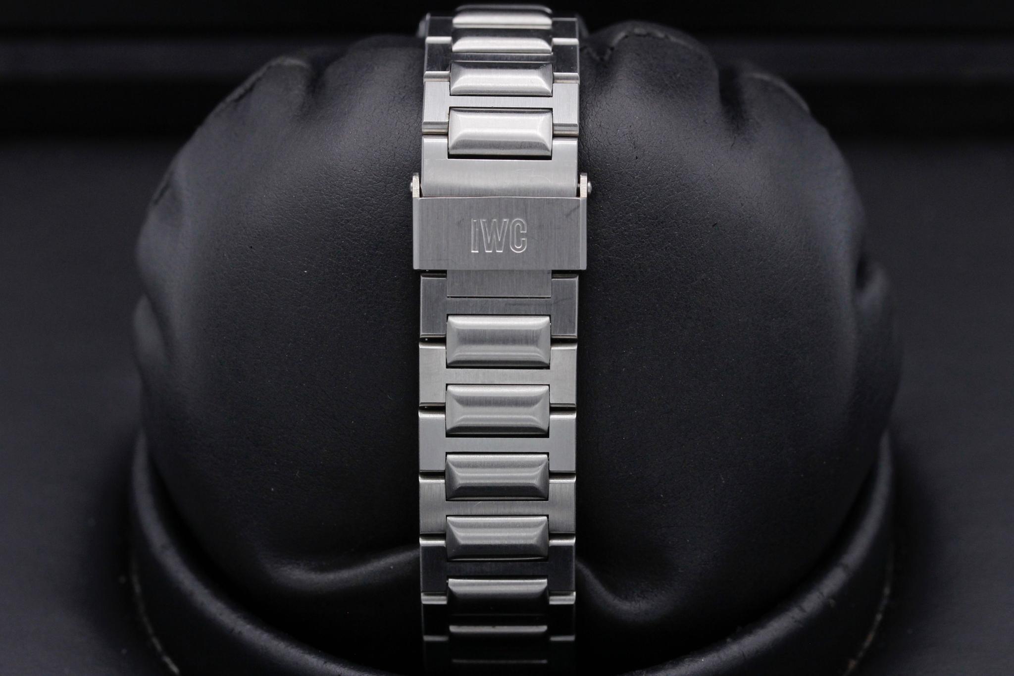 Watch Image 9