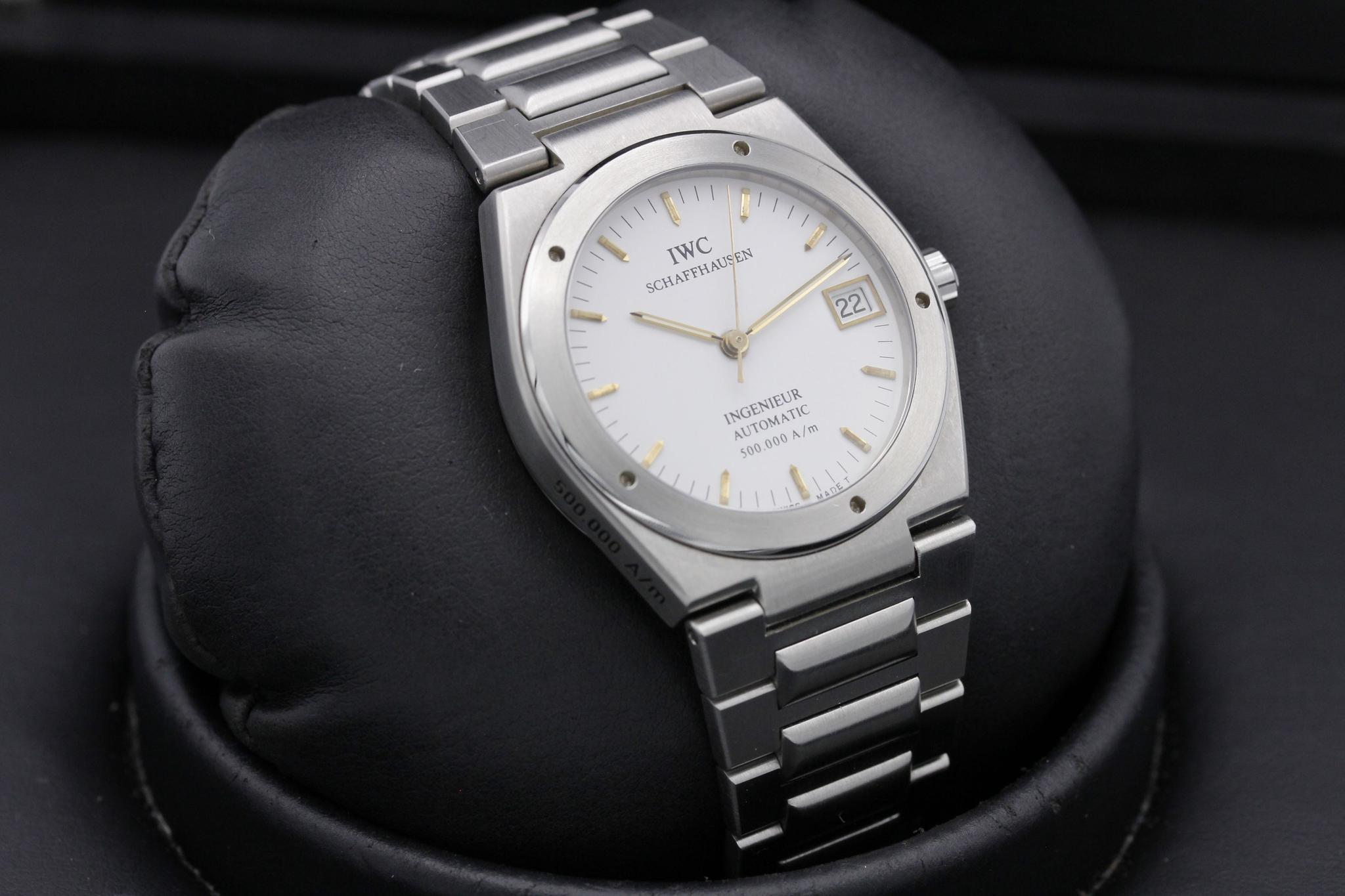 Watch Image 11