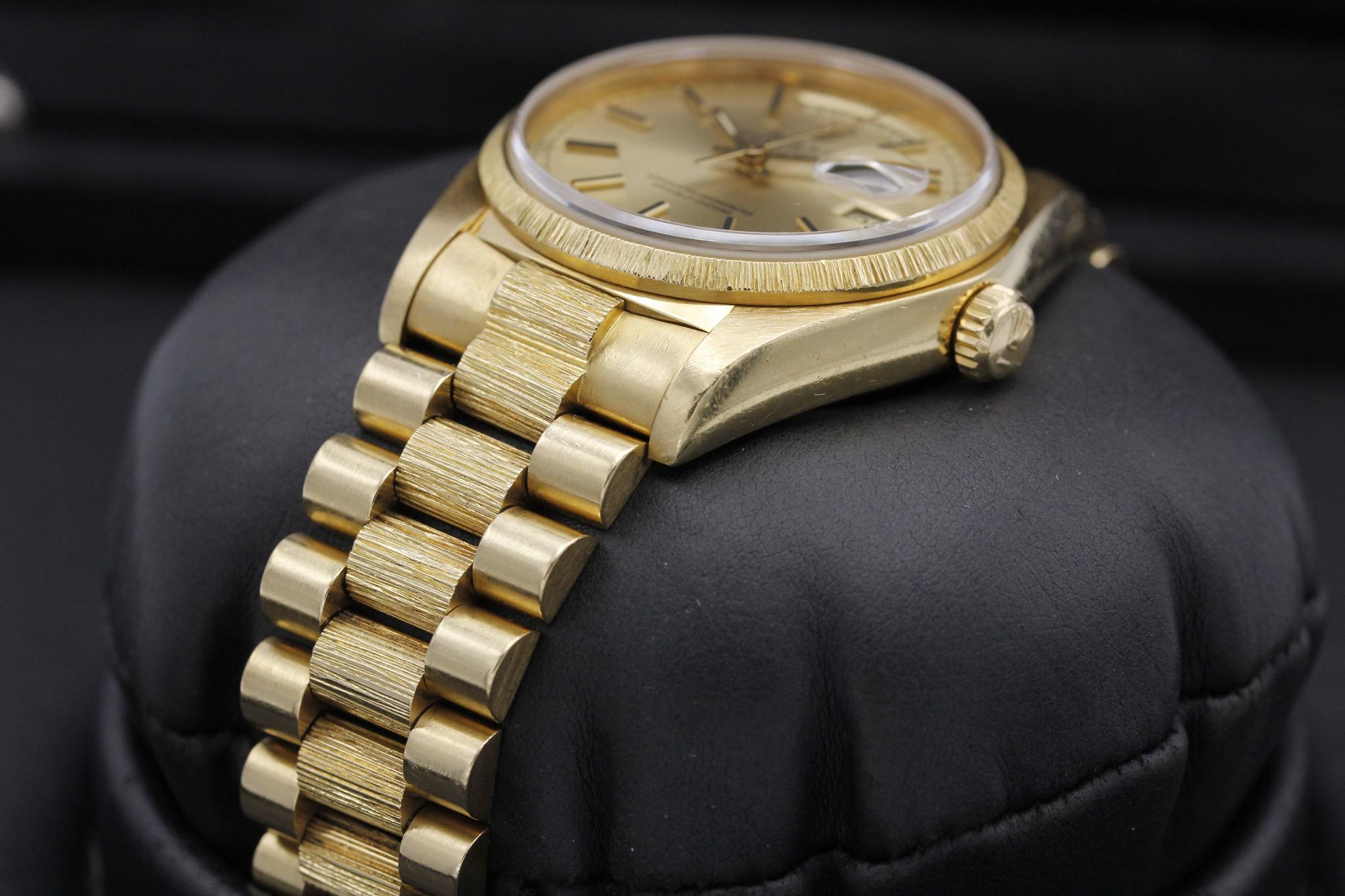 Watch Image 2