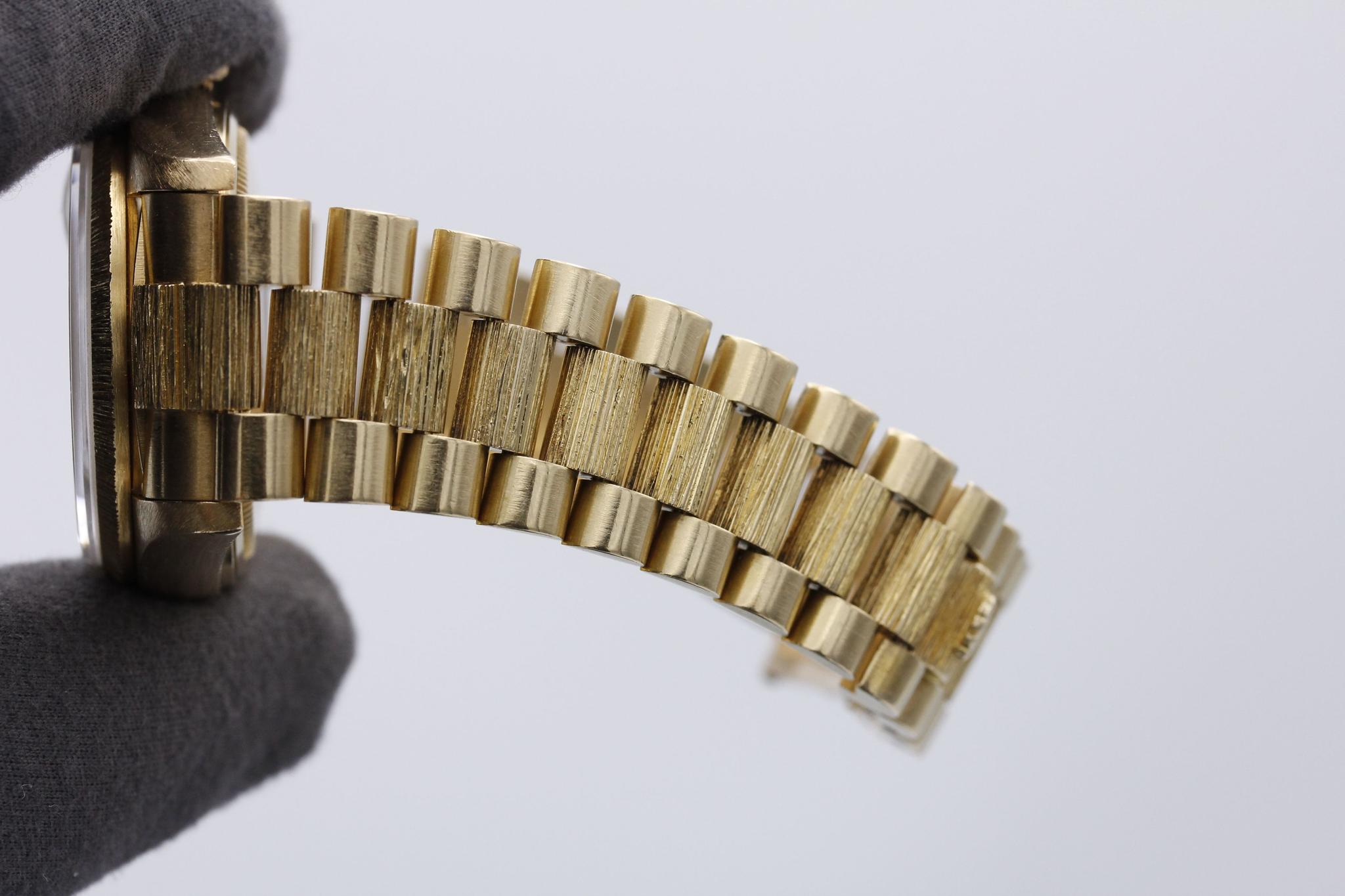 Watch Image 9