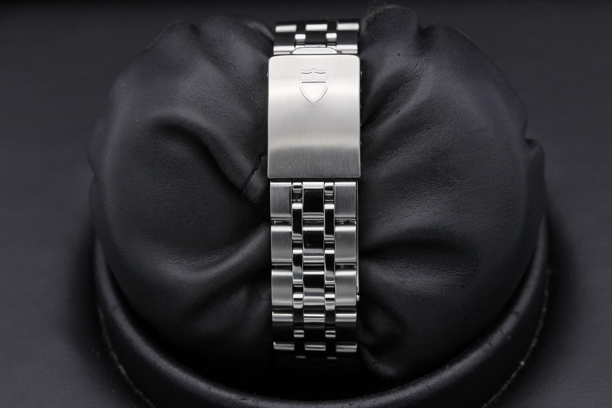 Watch Image 8
