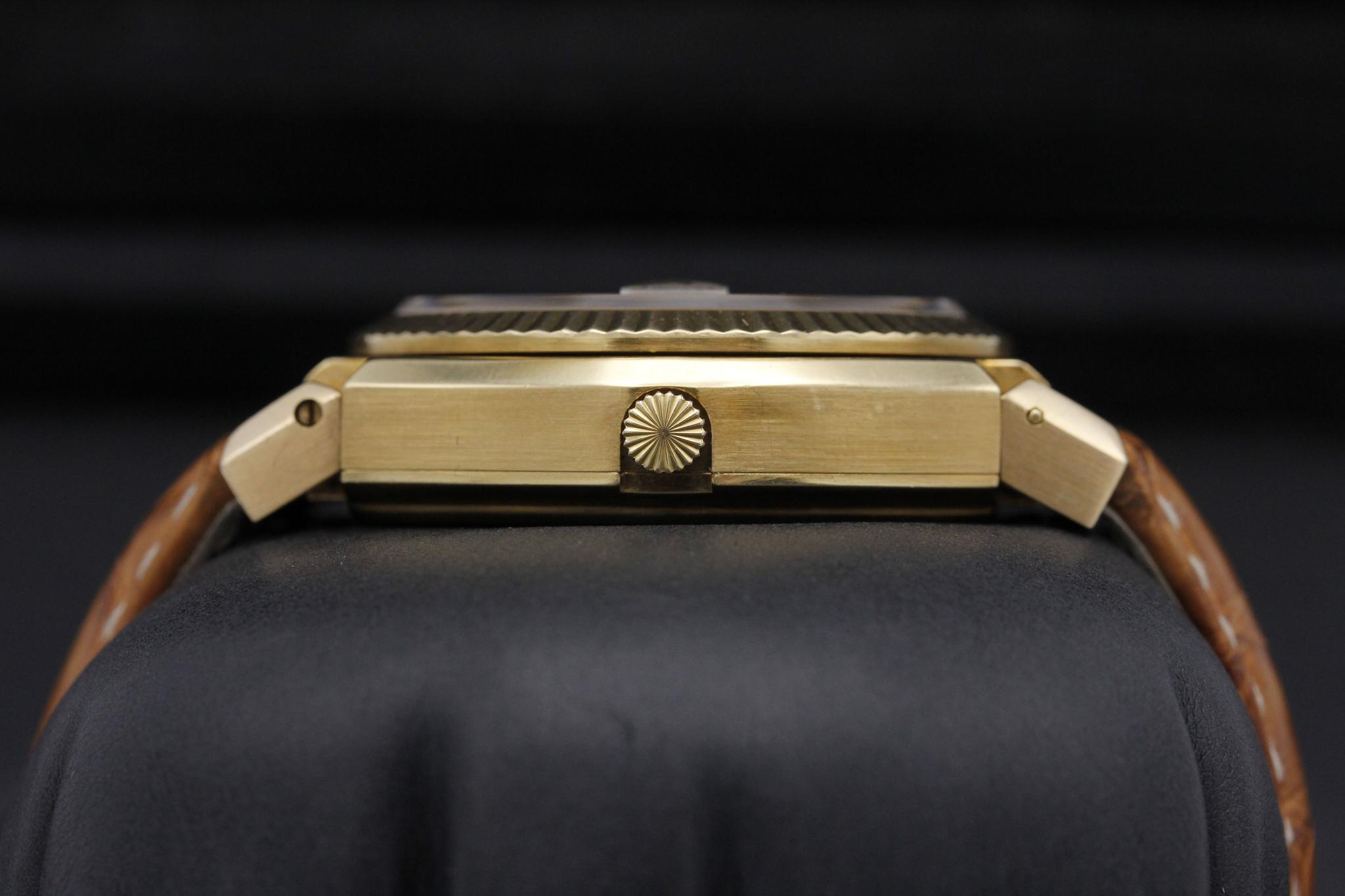 Watch Image 4