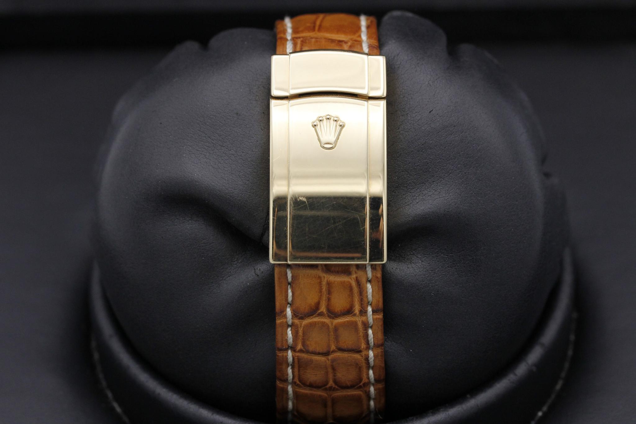 Watch Image 9