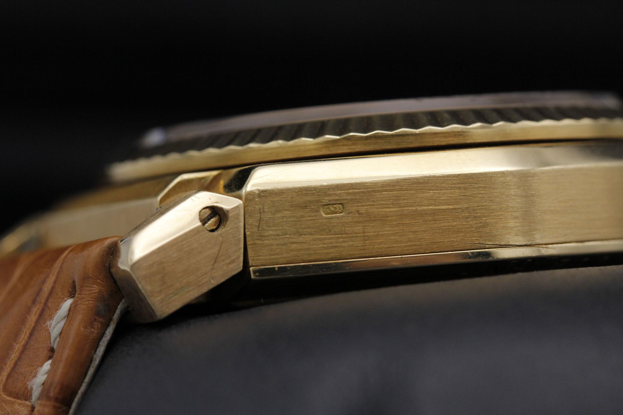 Watch Image 12