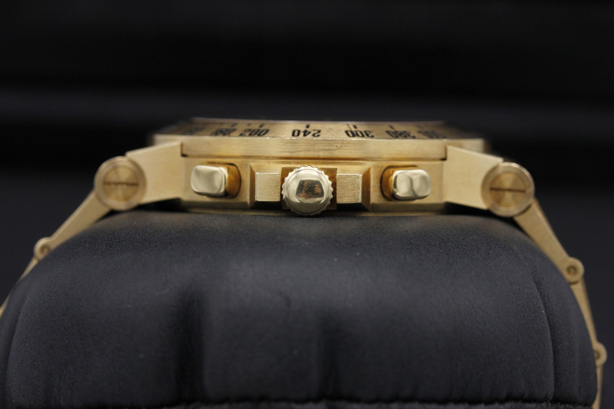 Watch Image 3