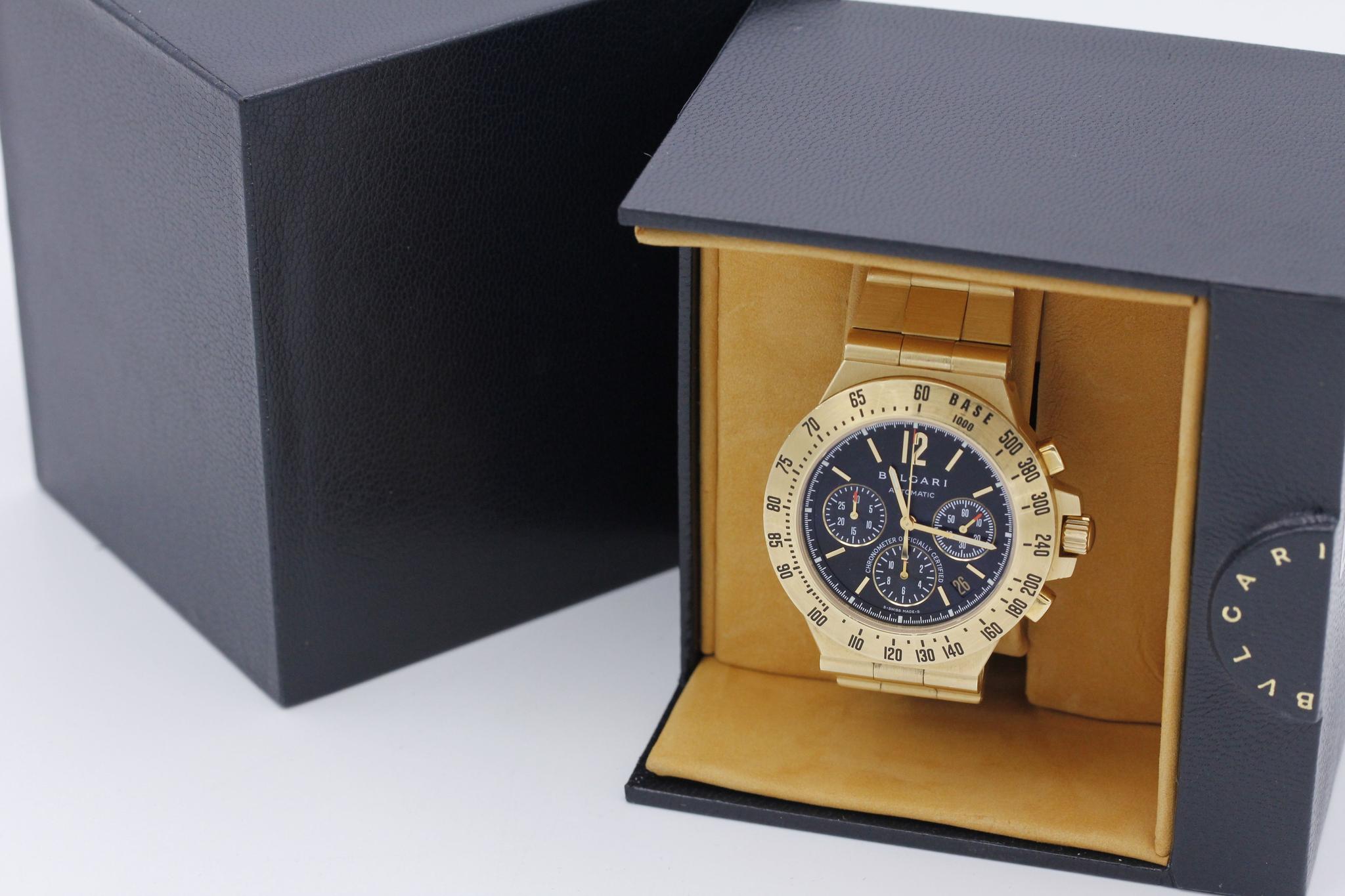 Watch Image 12