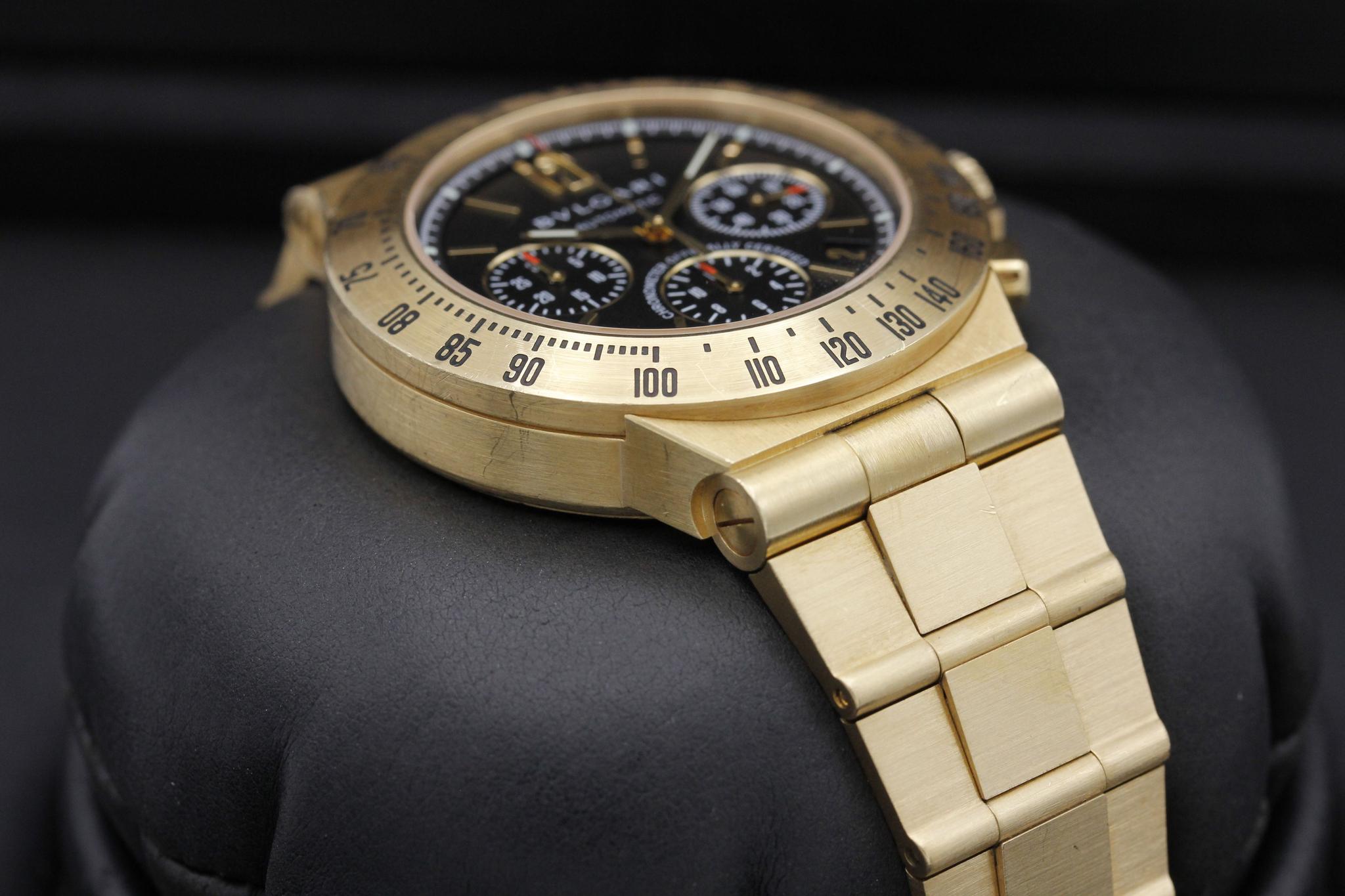 Watch Image 6