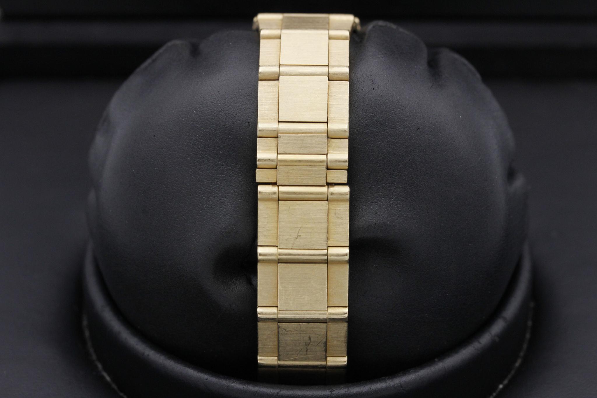 Watch Image 8