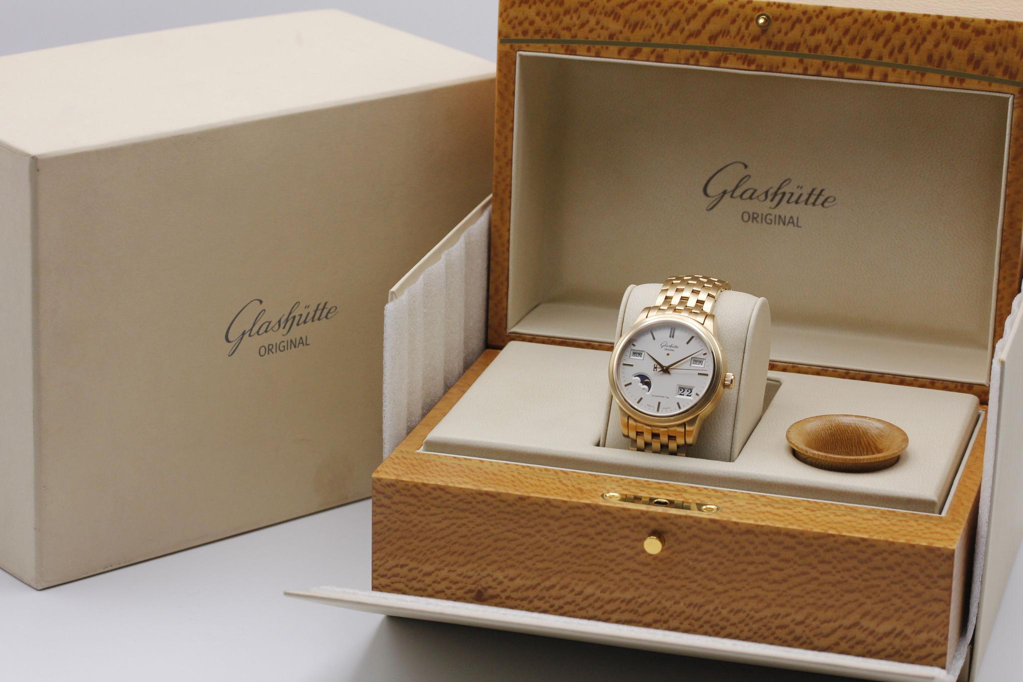 Watch Image 11