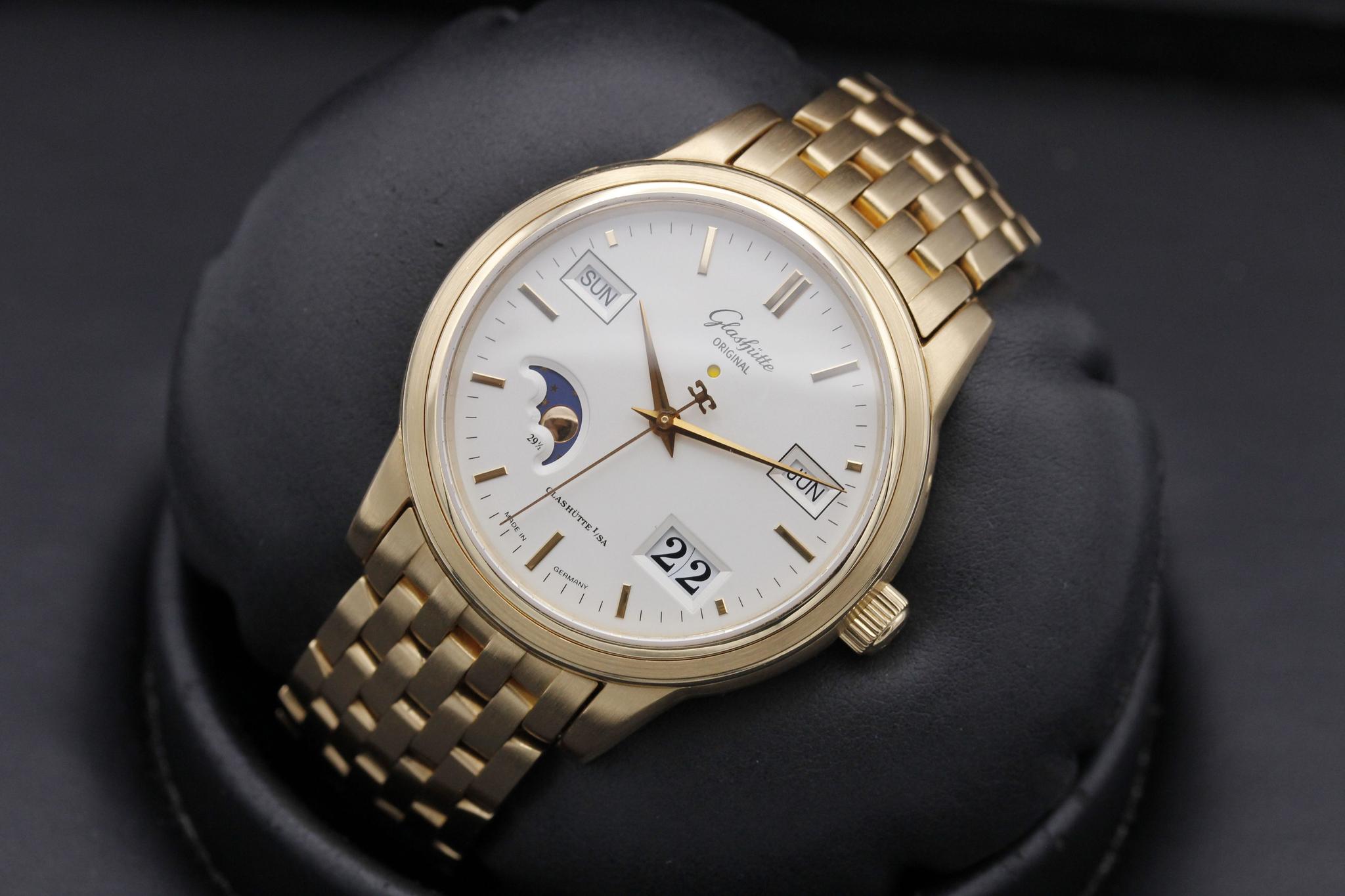 Watch Image 9