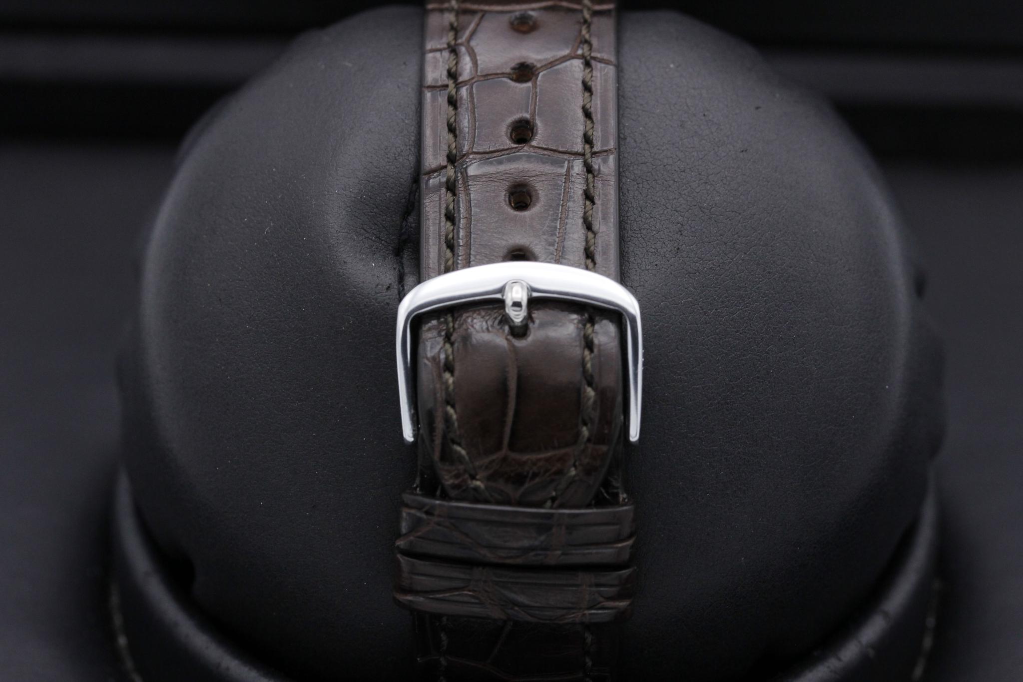 Watch Image 7
