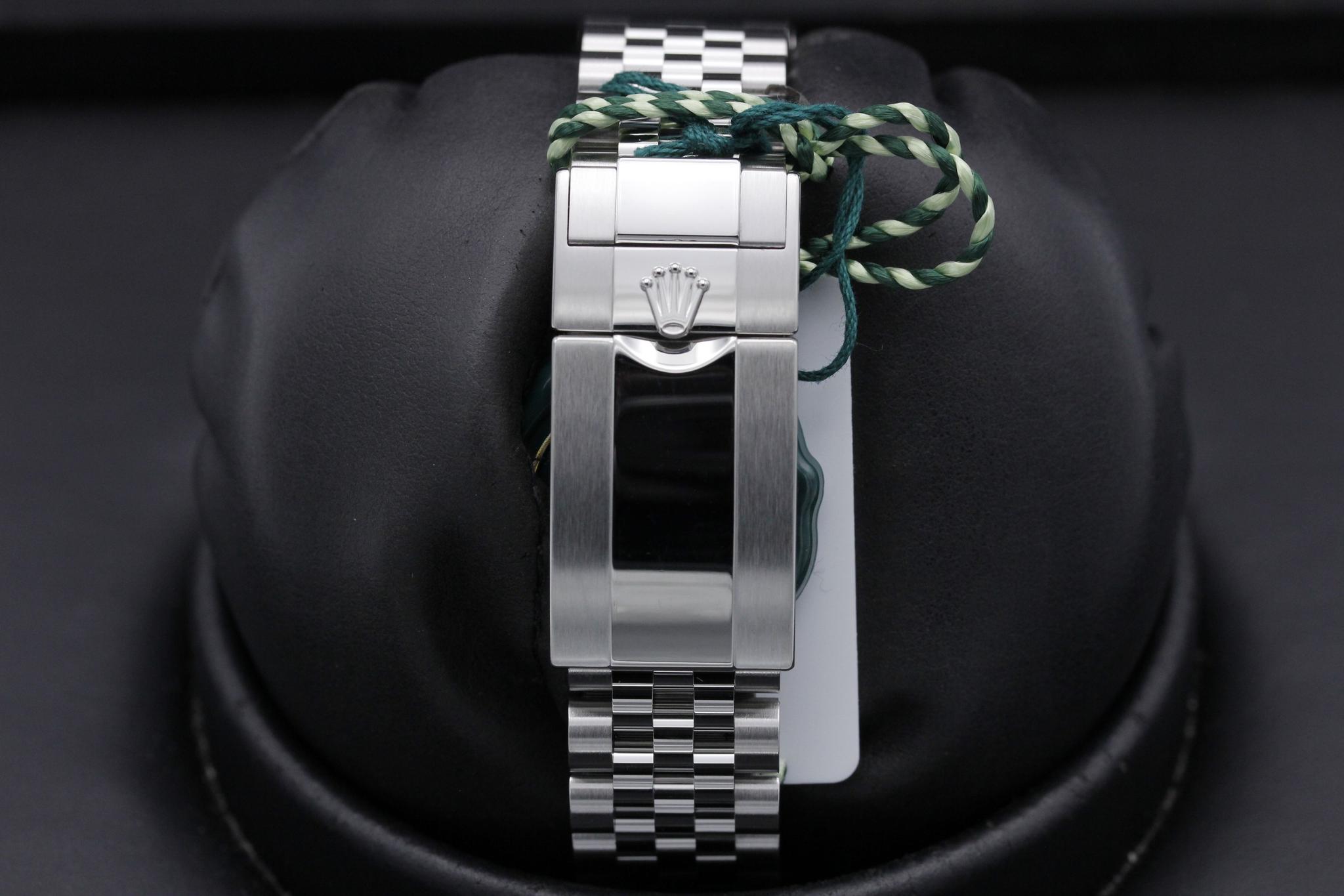 Watch Image 8