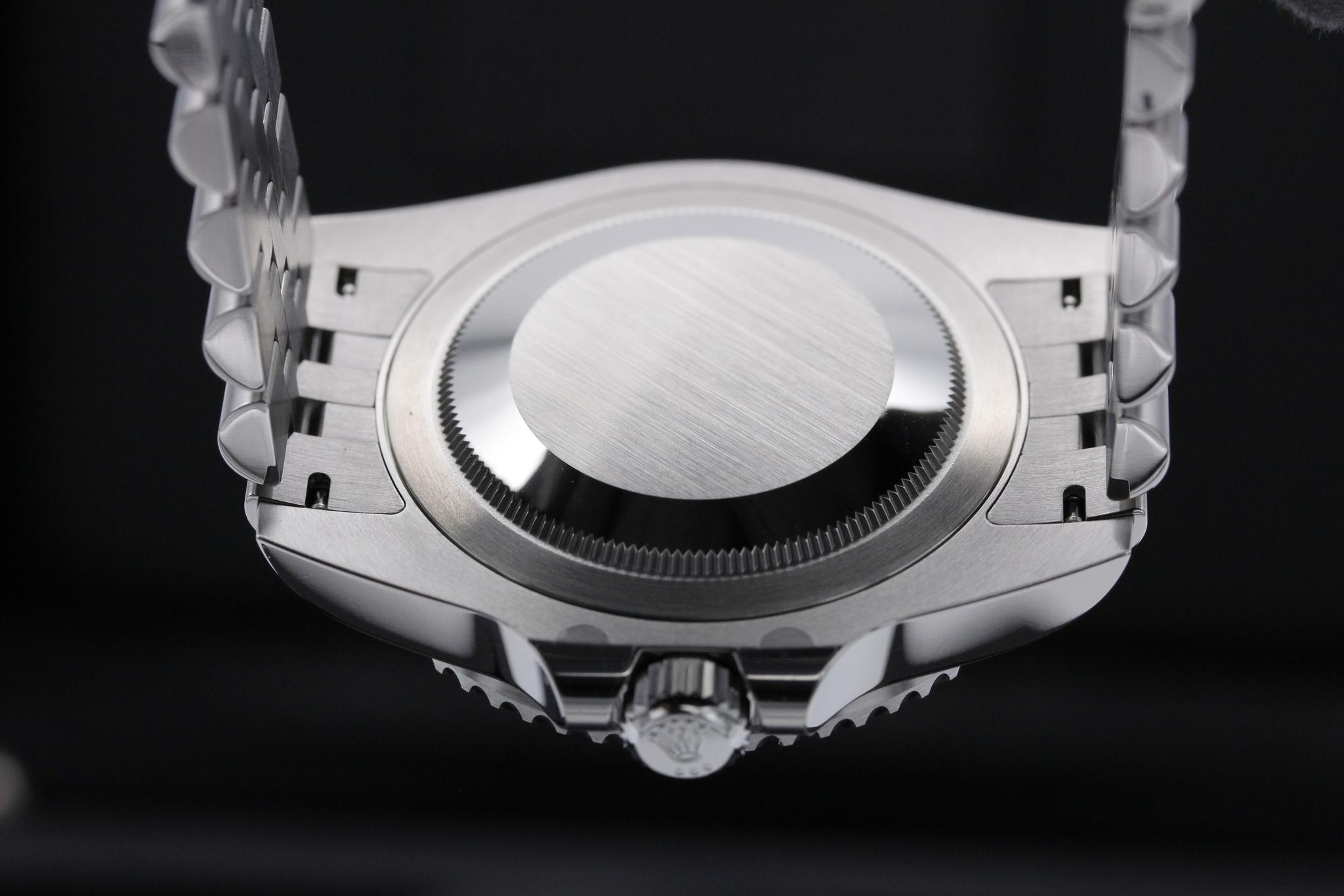 Watch Image 7