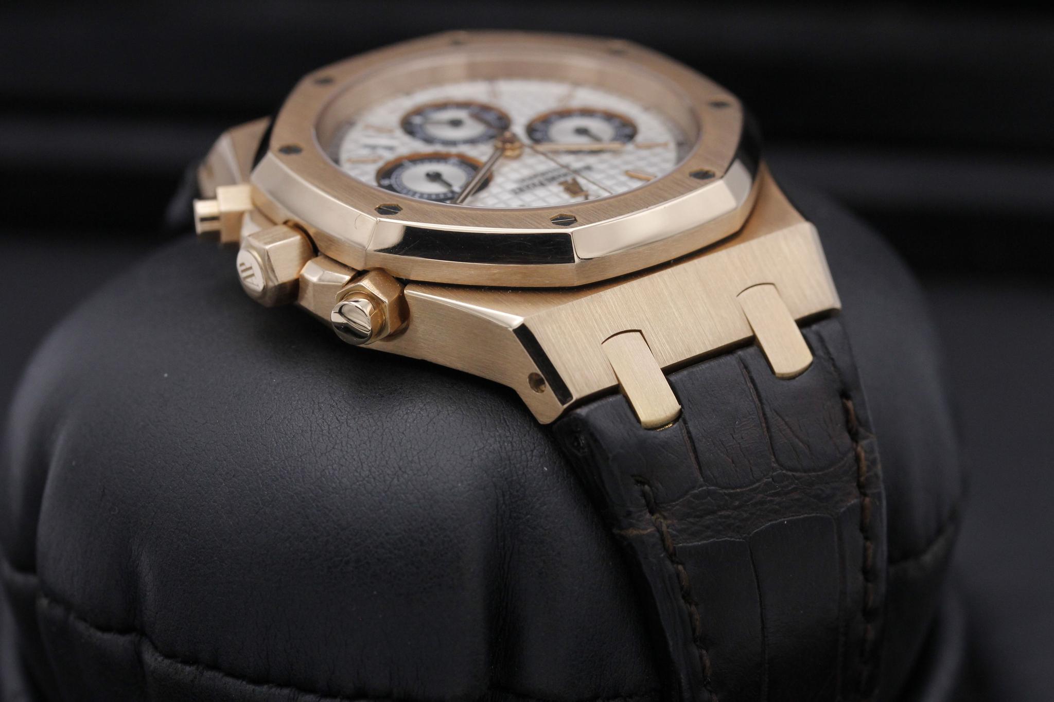 Watch Image 4