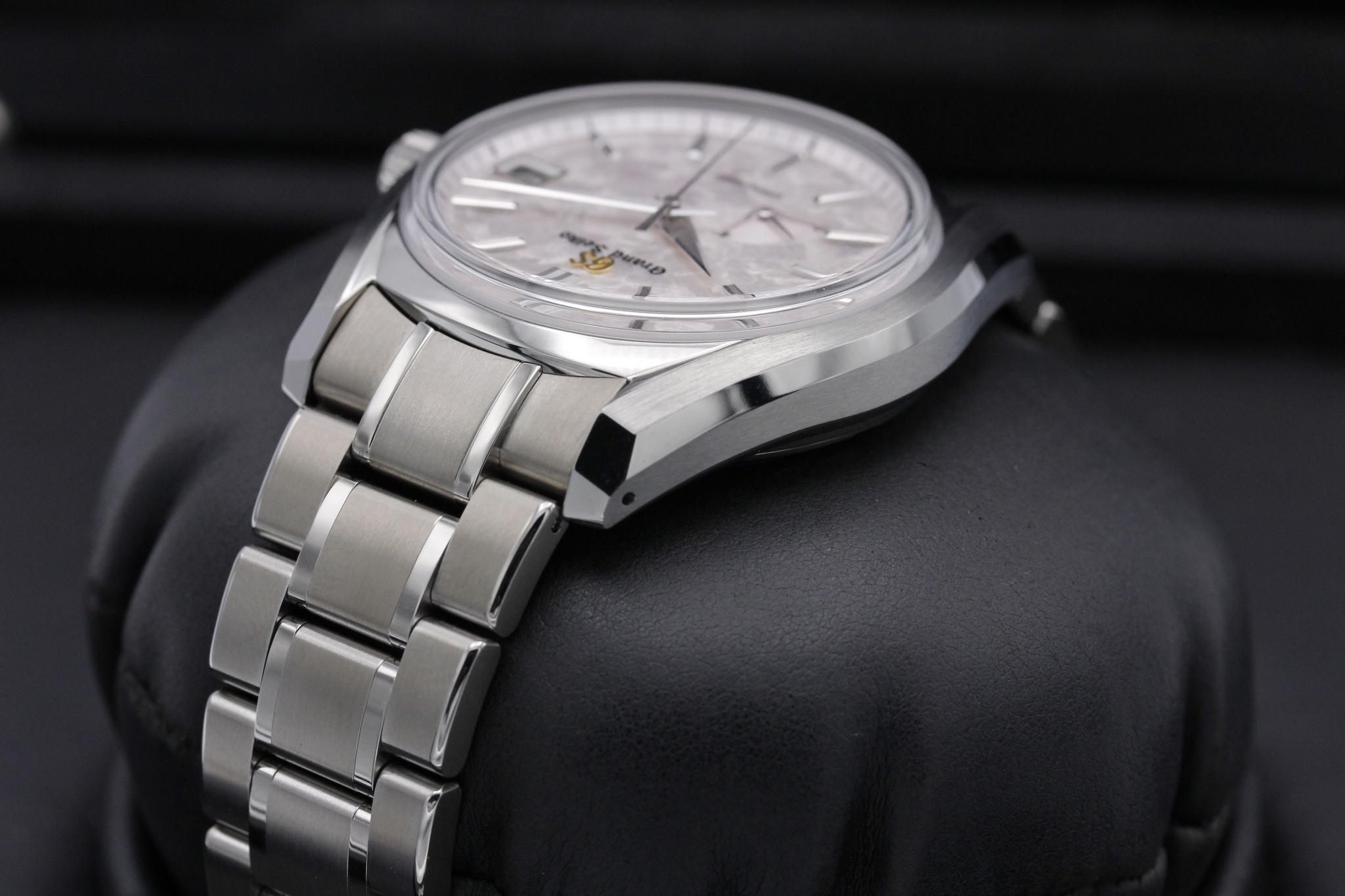 Watch Image 5