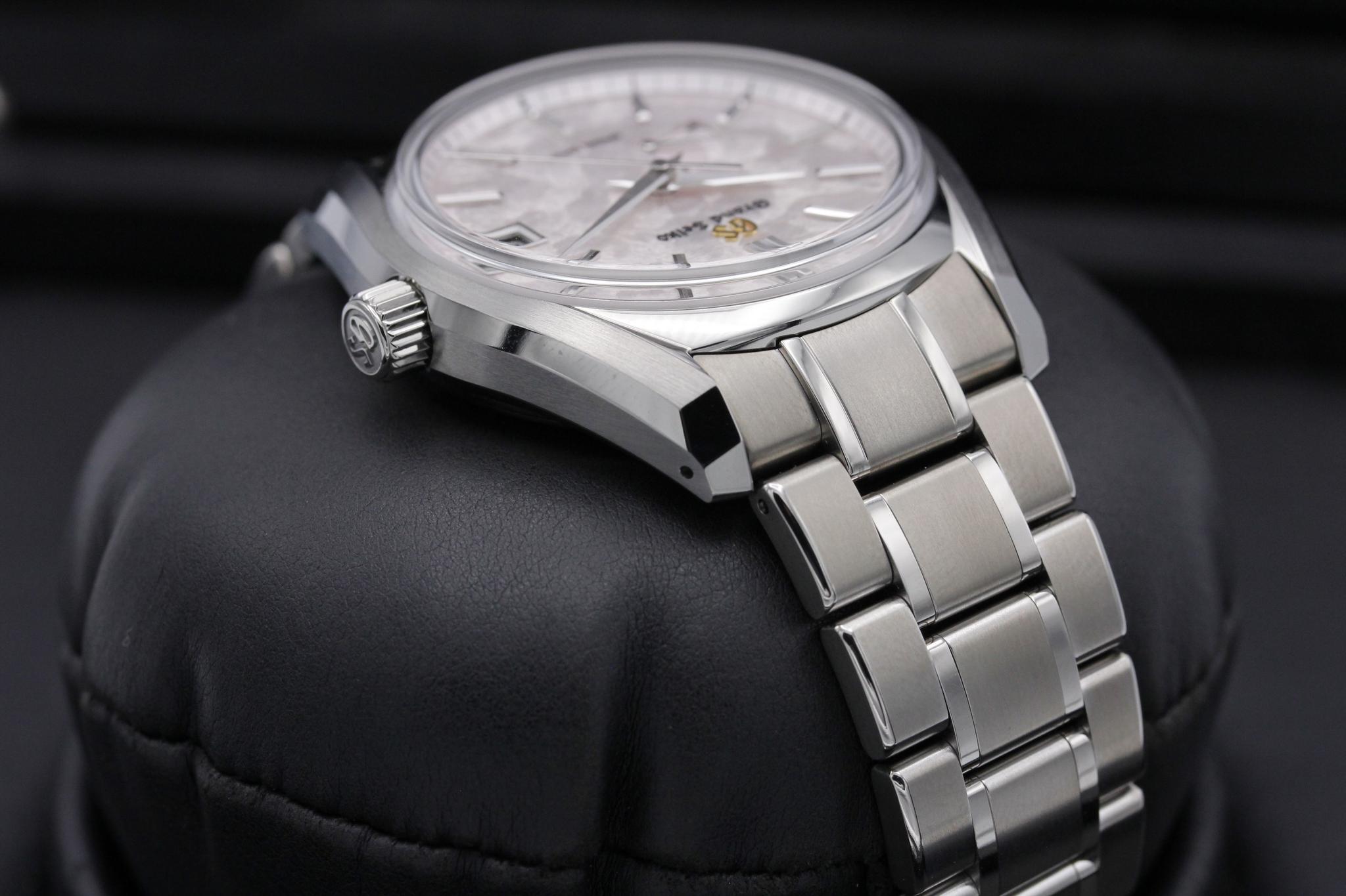 Watch Image 4
