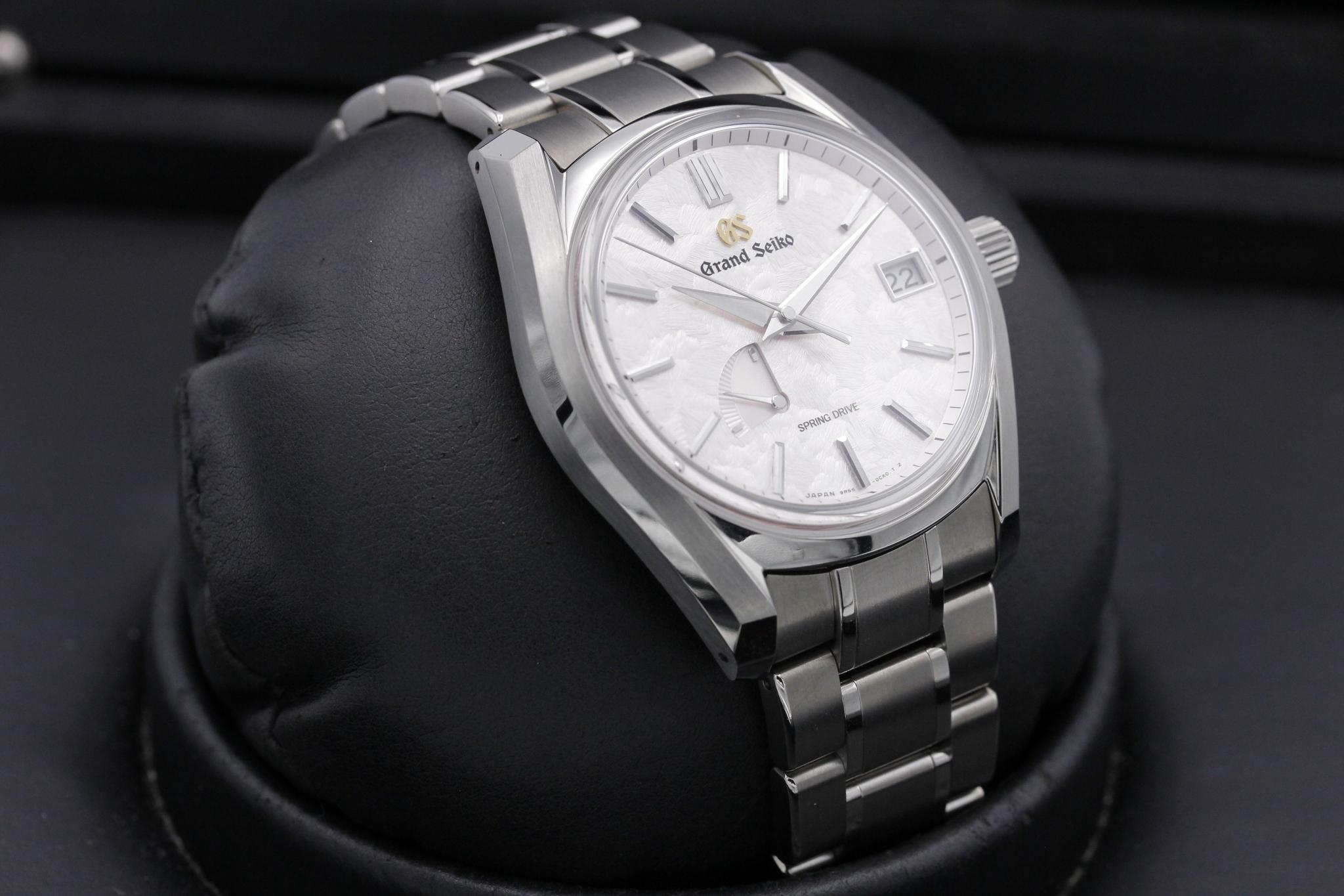 Watch Image 10