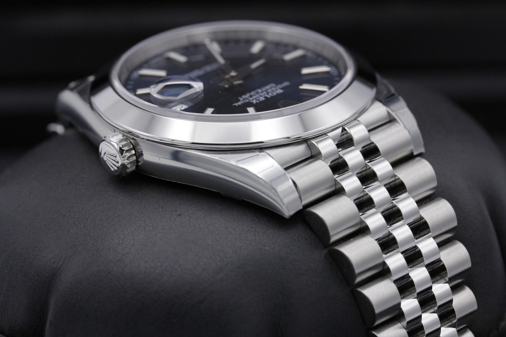 Watch Image 4