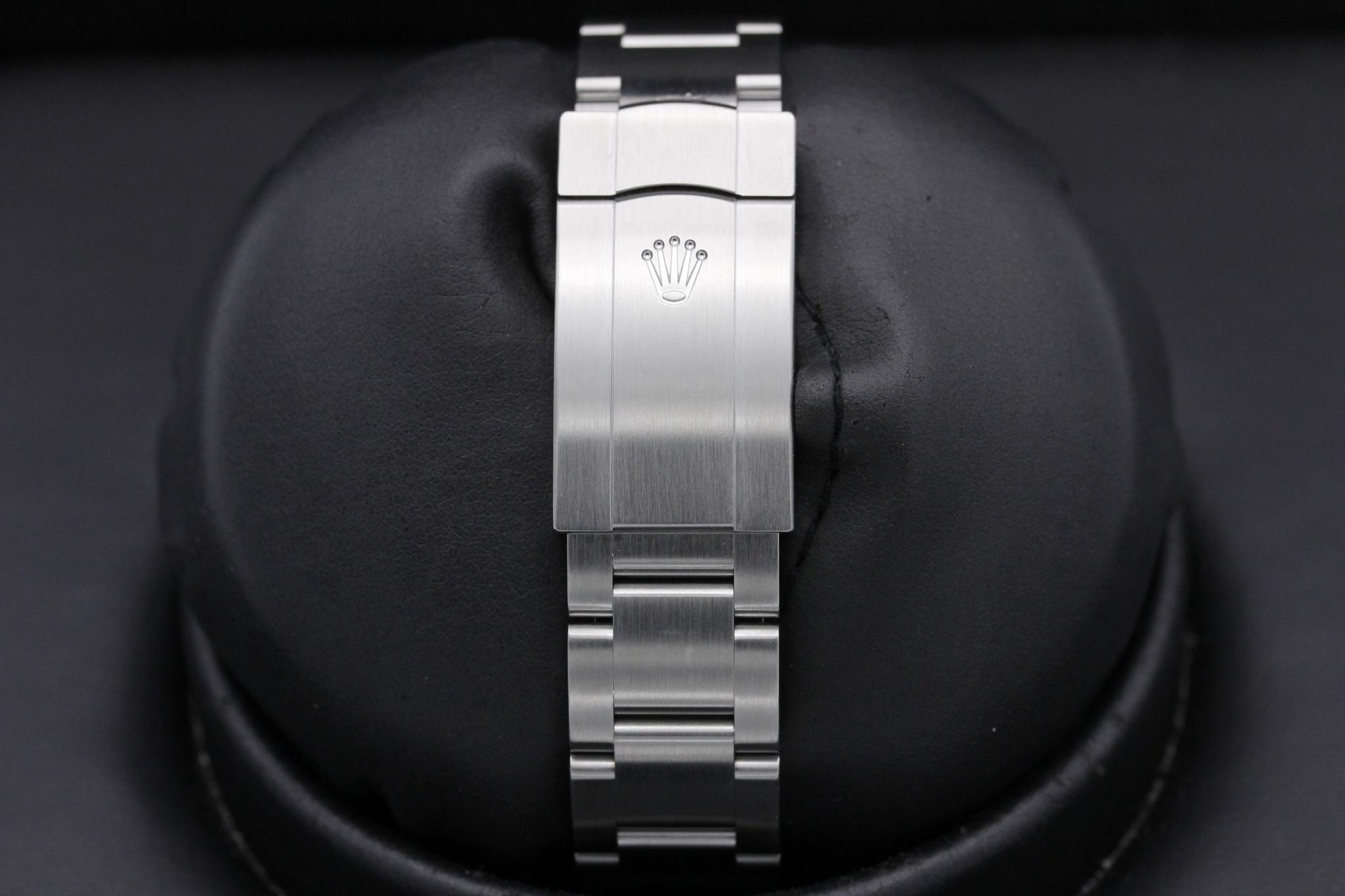 Watch Image 8