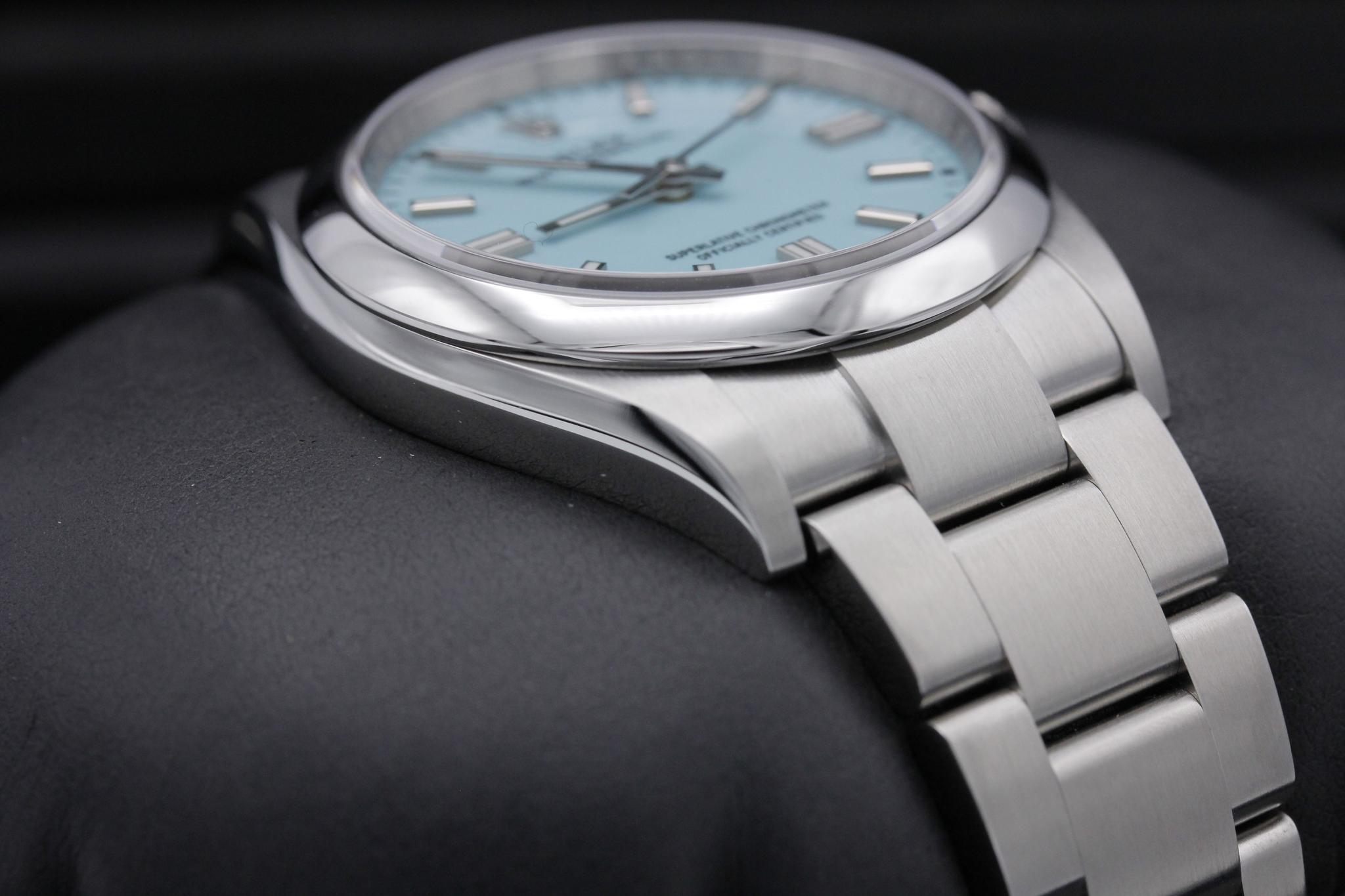 Watch Image 6