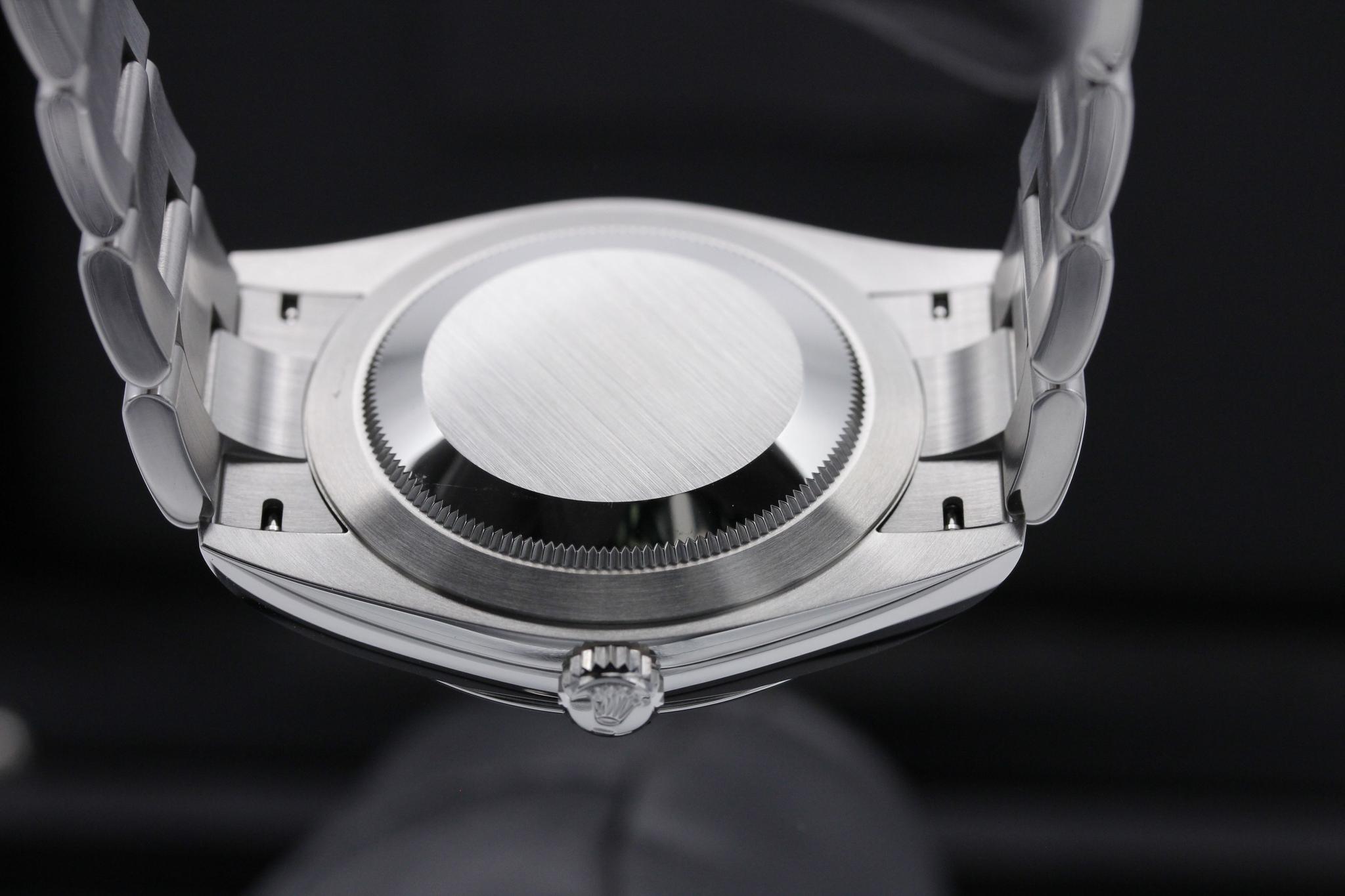 Watch Image 7