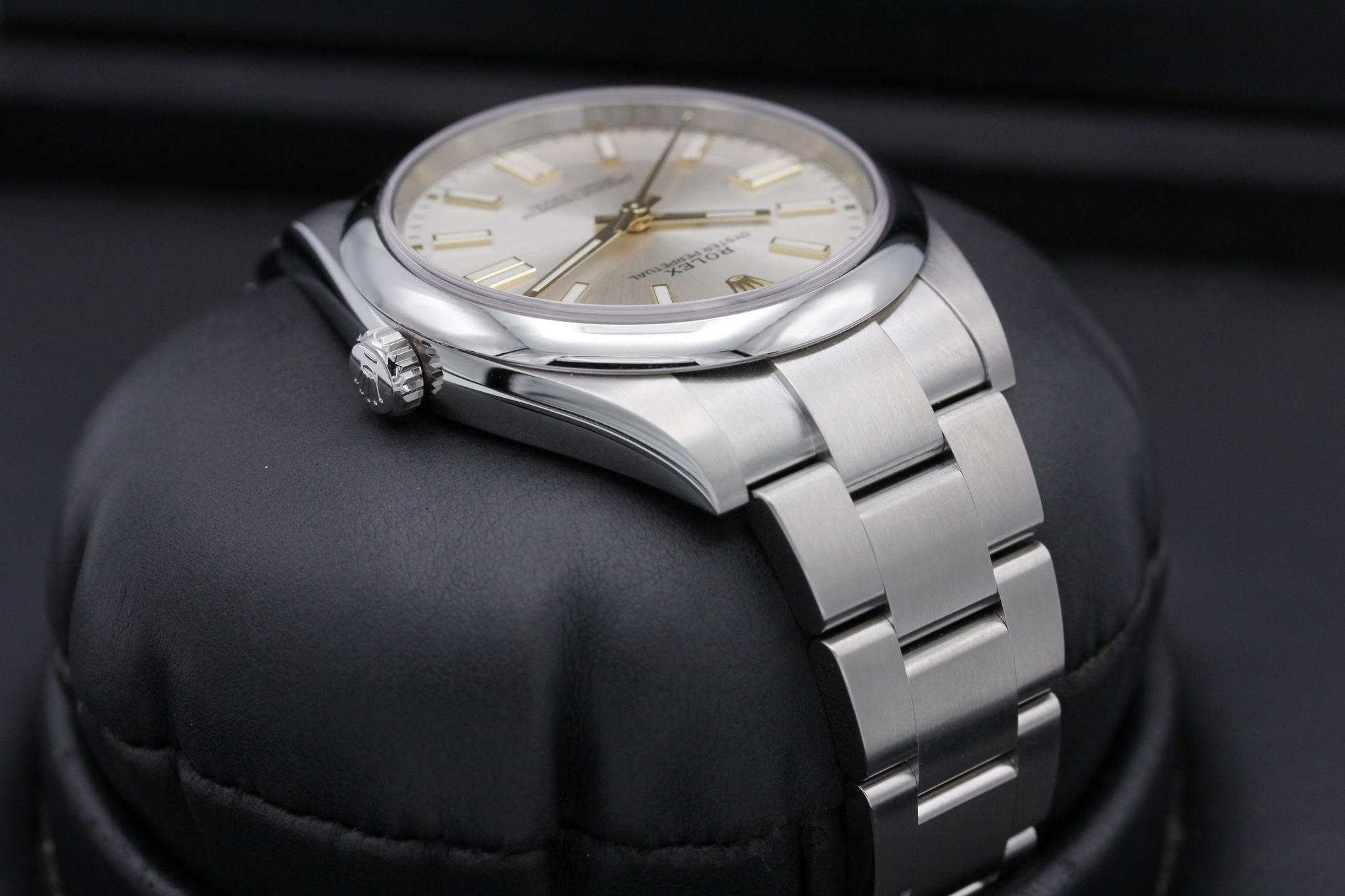 Watch Image 4