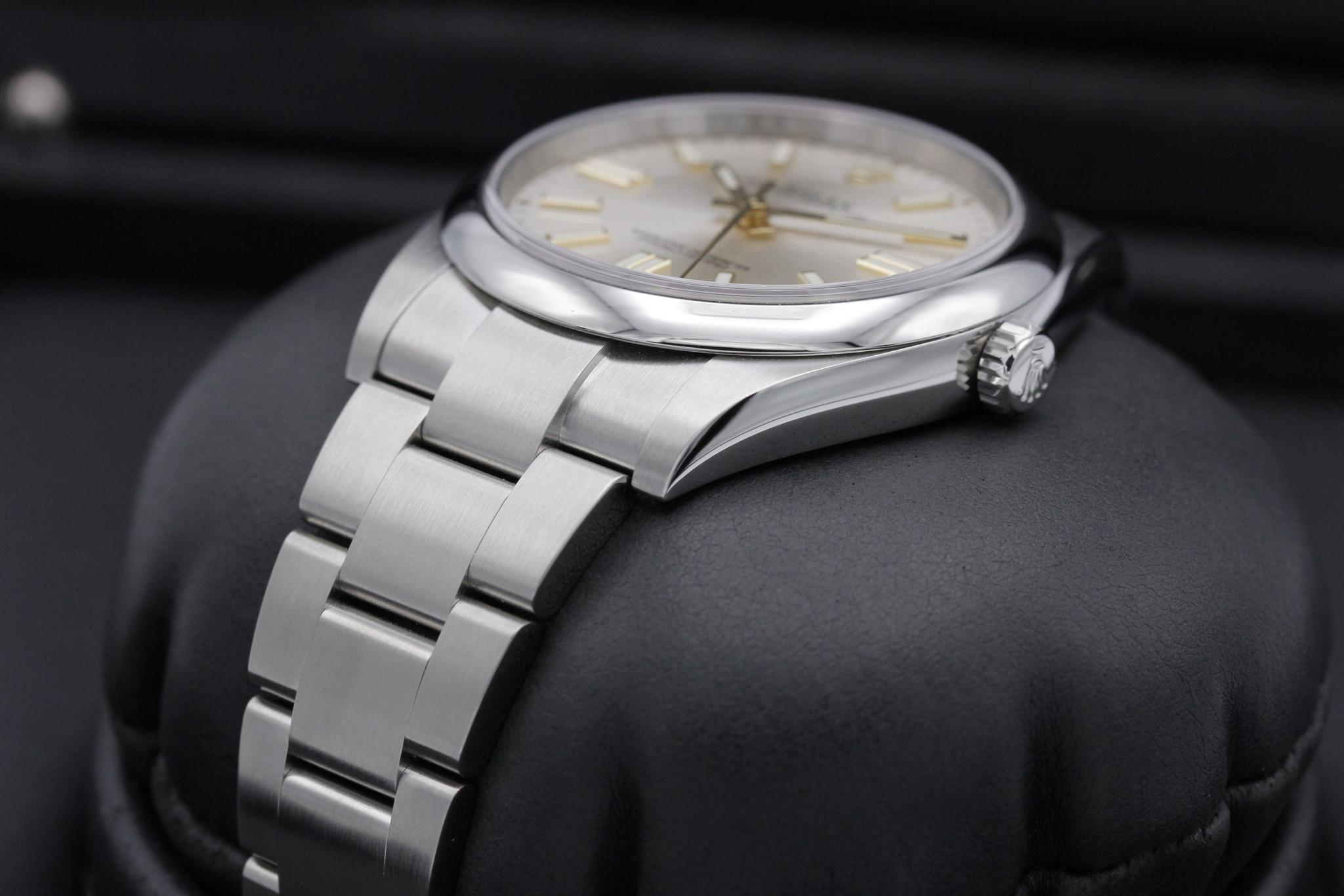 Watch Image 2