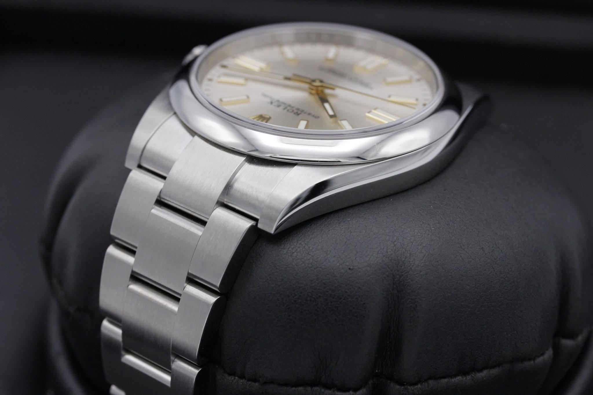 Watch Image 5