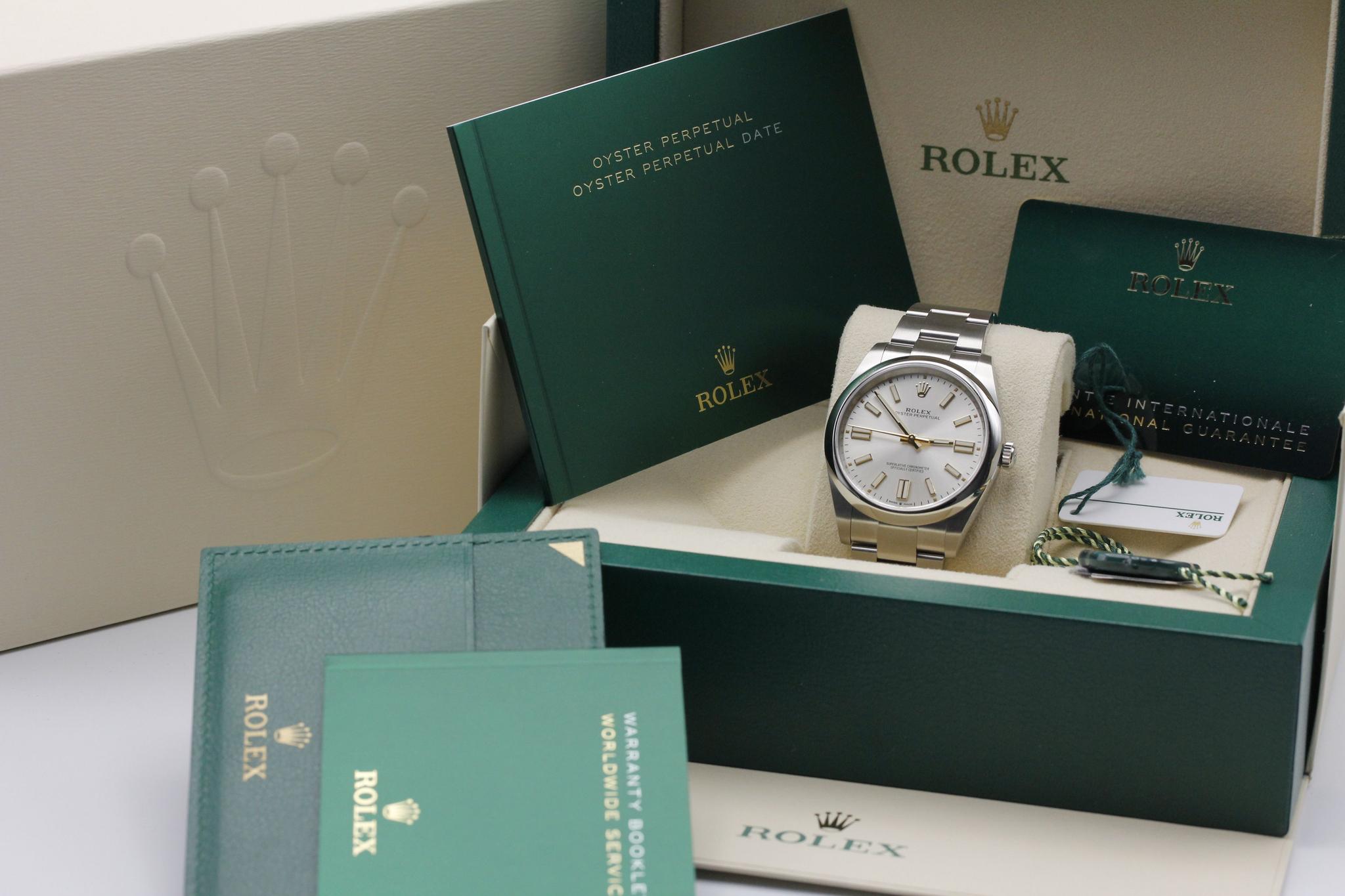Watch Image 11